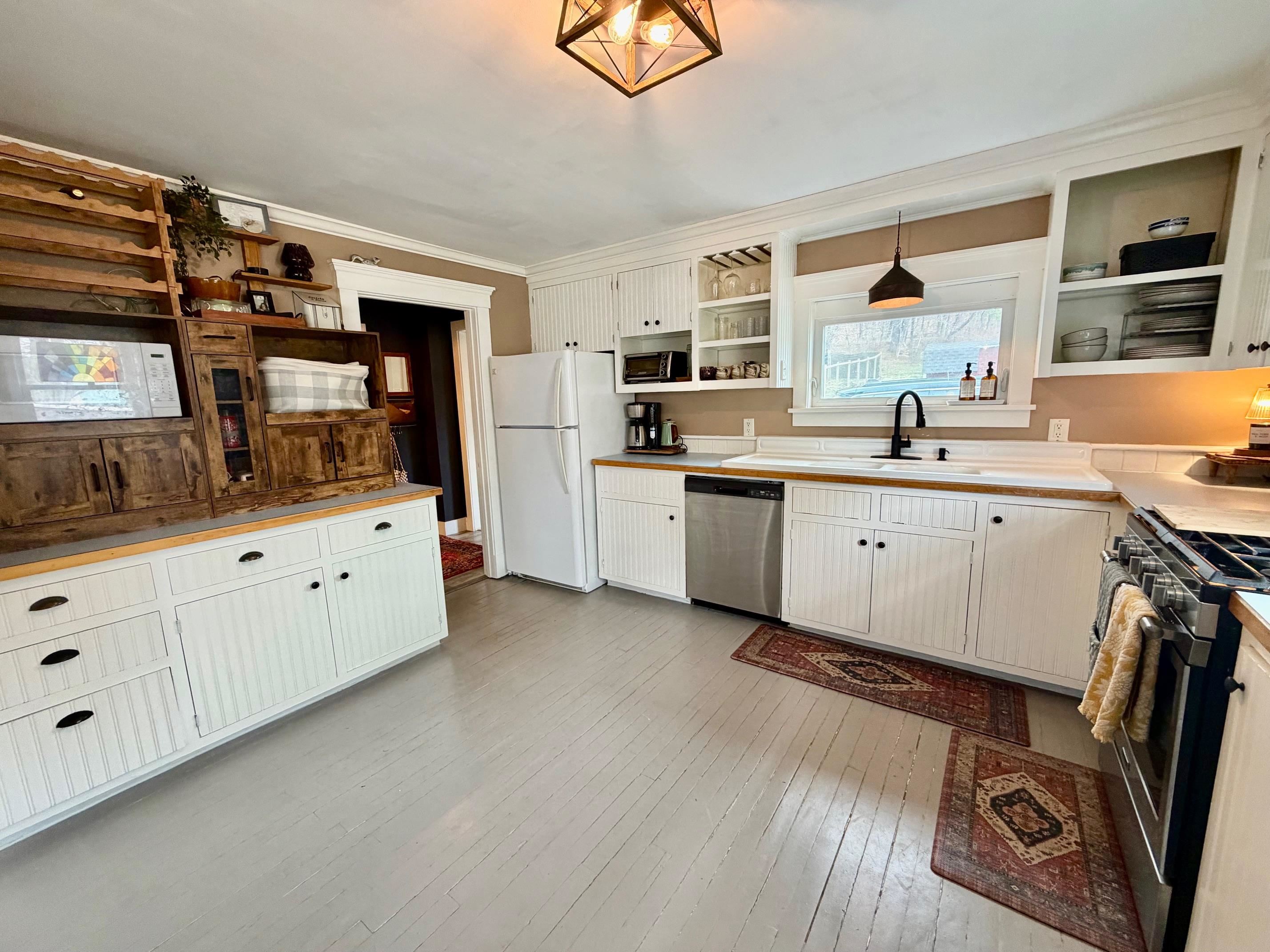 1700 Cadys Falls Road