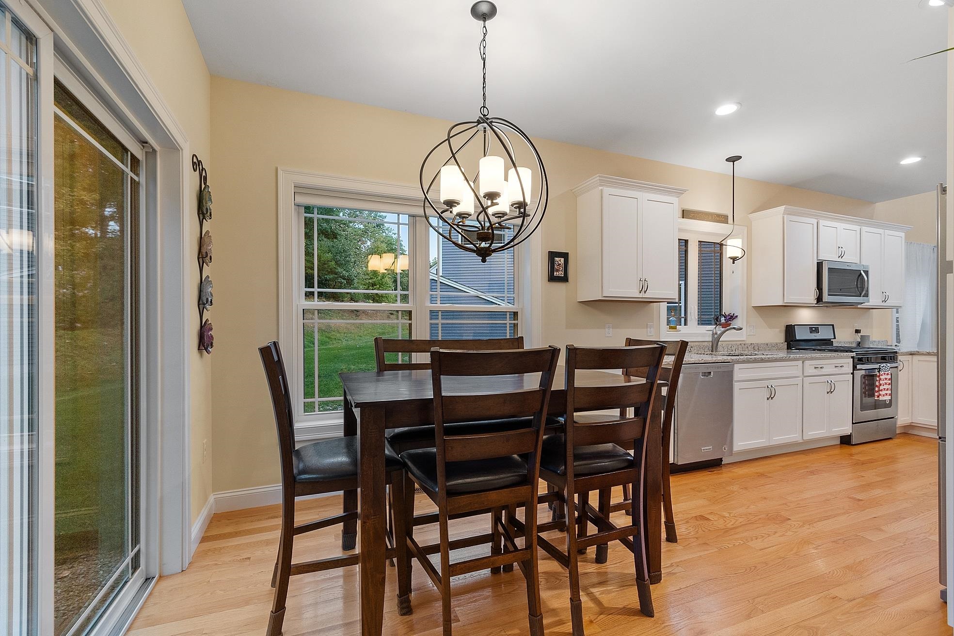 Pelham, New Hampshire 03076, United States, 2 Bedrooms Bedrooms, ,3 BathroomsBathrooms,Residential,Active,6632