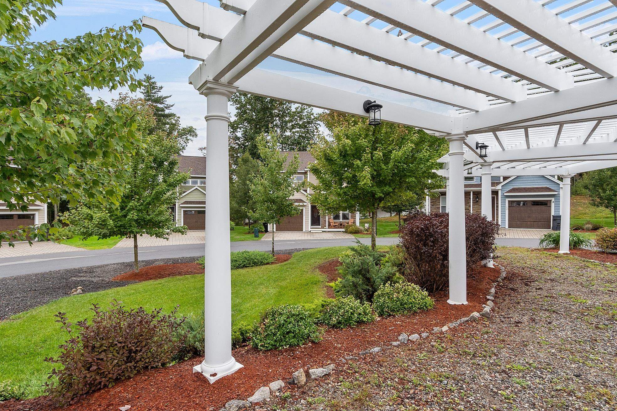 Pelham, New Hampshire 03076, United States, 2 Bedrooms Bedrooms, ,3 BathroomsBathrooms,Residential,Active,6632