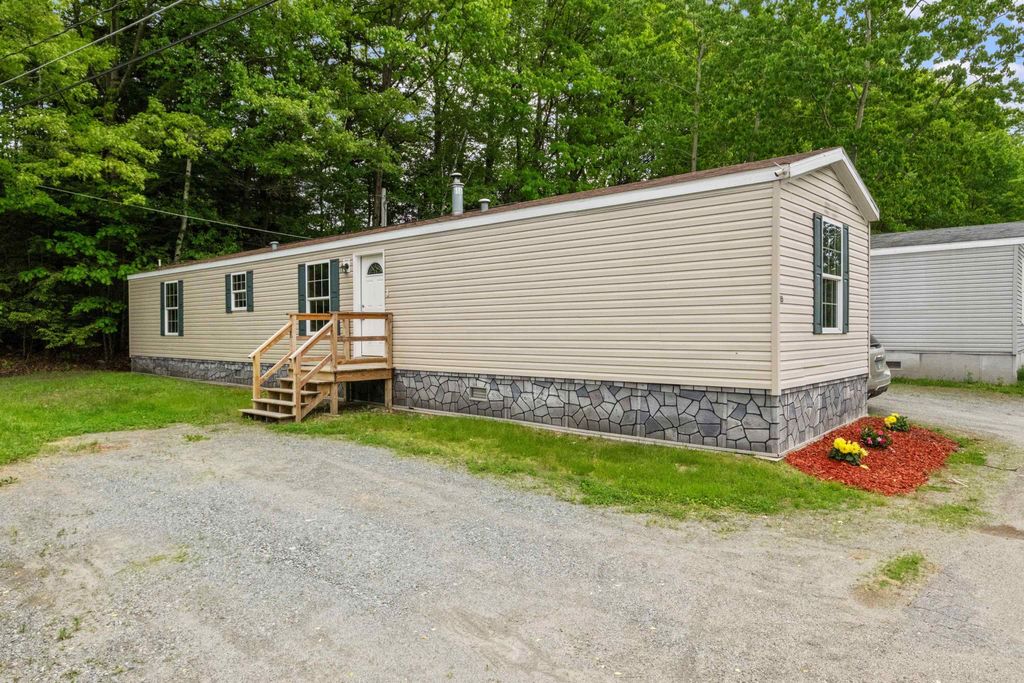 Photo of 15 Trailer Park Road, Haverhill, NH 03785 (MLS # 5081882)