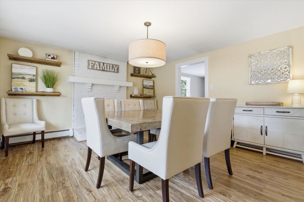 Photo of 32 Edinburgh Drive, Bedford, NH 03110 (MLS # 5081507)