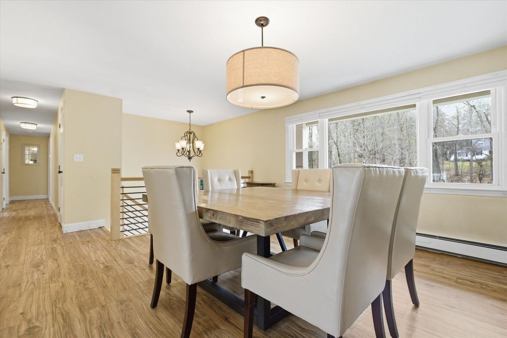 Photo of 32 Edinburgh Drive, Bedford, NH 03110 (MLS # 5081507)