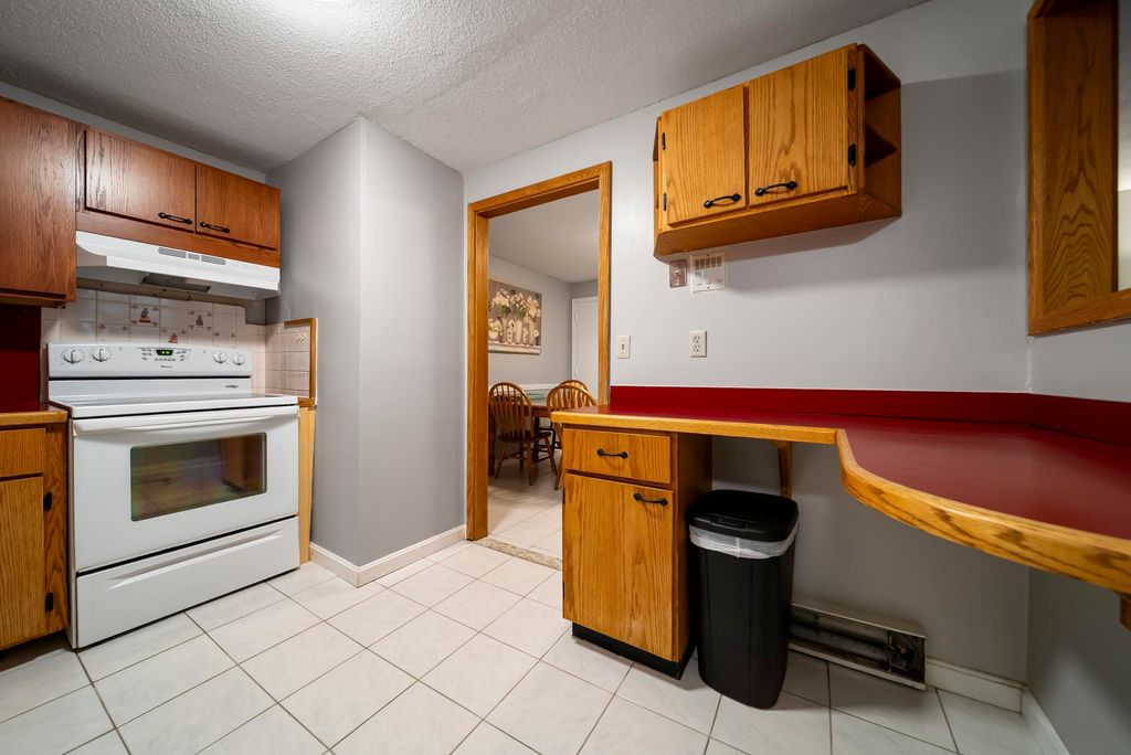 Photo of 12 English Village Road #102, Manchester, NH 03102 (MLS # 5063174)