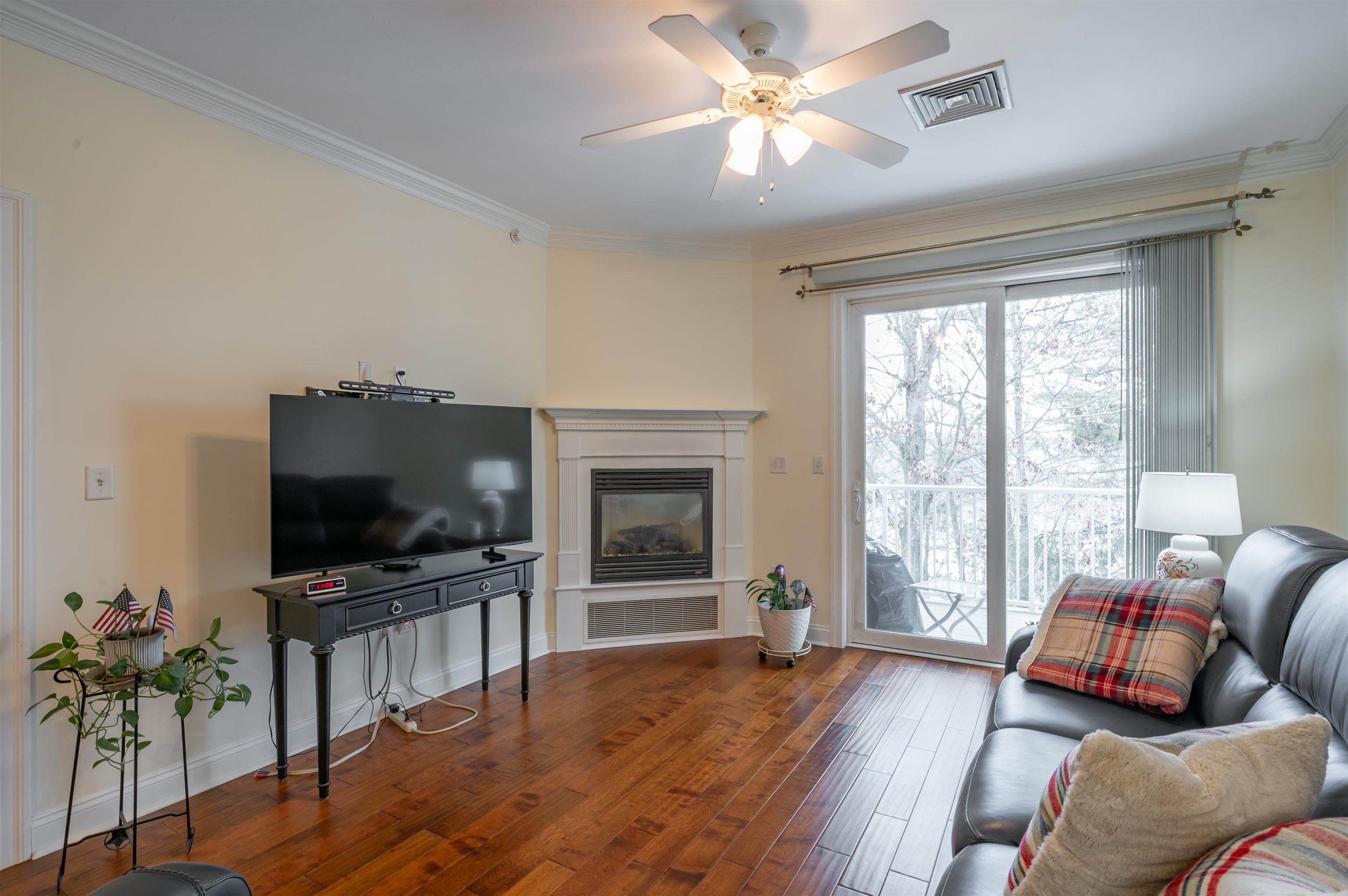 160 Daniel Webster Highway 319