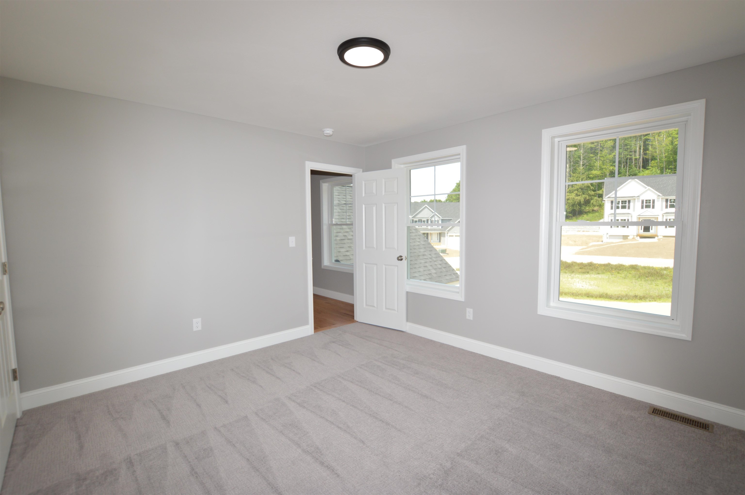 Concord, New Hampshire 03301, United States, 3 Bedrooms Bedrooms, ,3 BathroomsBathrooms,Residential,Active,146740