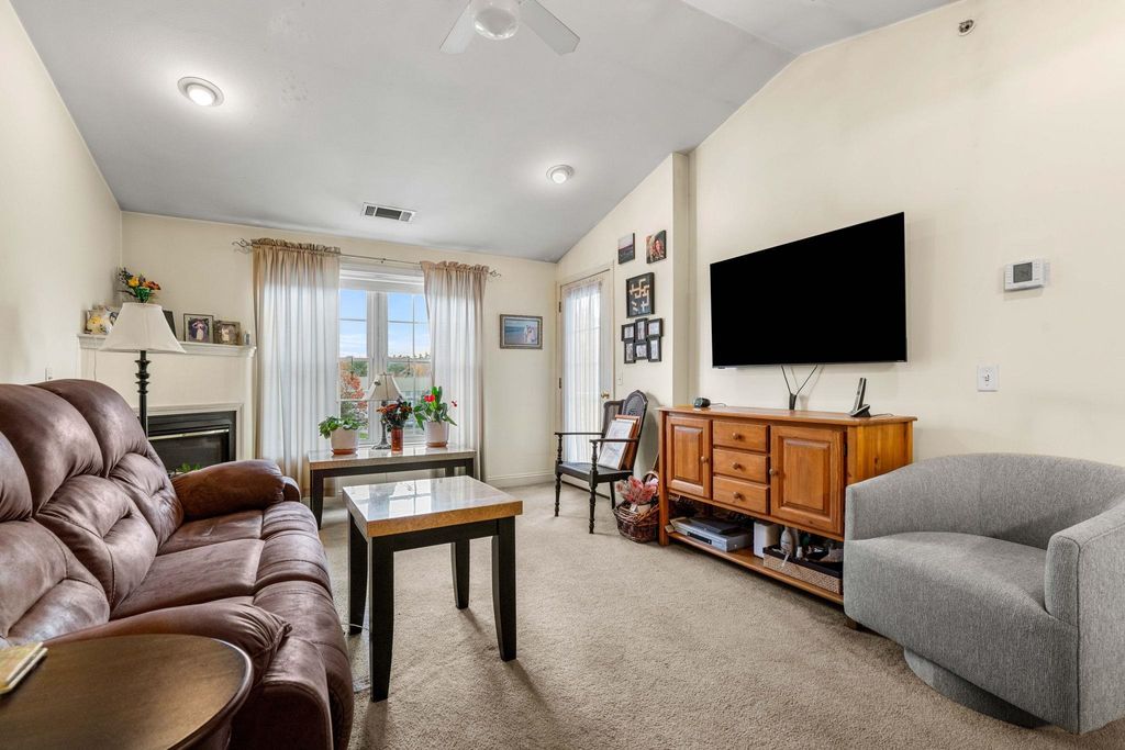 Photo of 4 Crestview Circle #119, Londonderry, NH 03053 (MLS # 5068863)