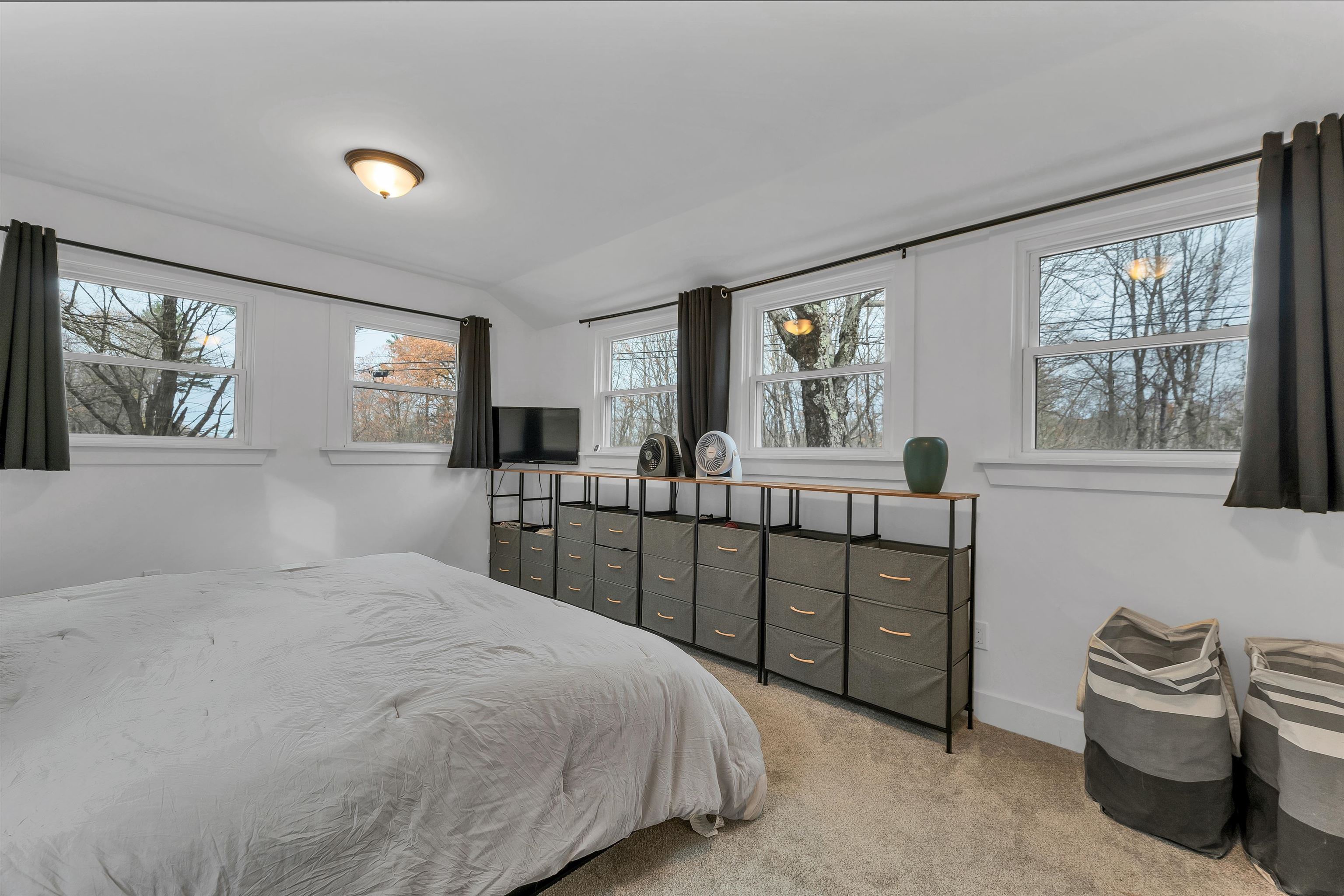 Sunapee, New Hampshire 03782, United States, 2 Bedrooms Bedrooms, ,1 BathroomBathrooms,Residential,Active,241723