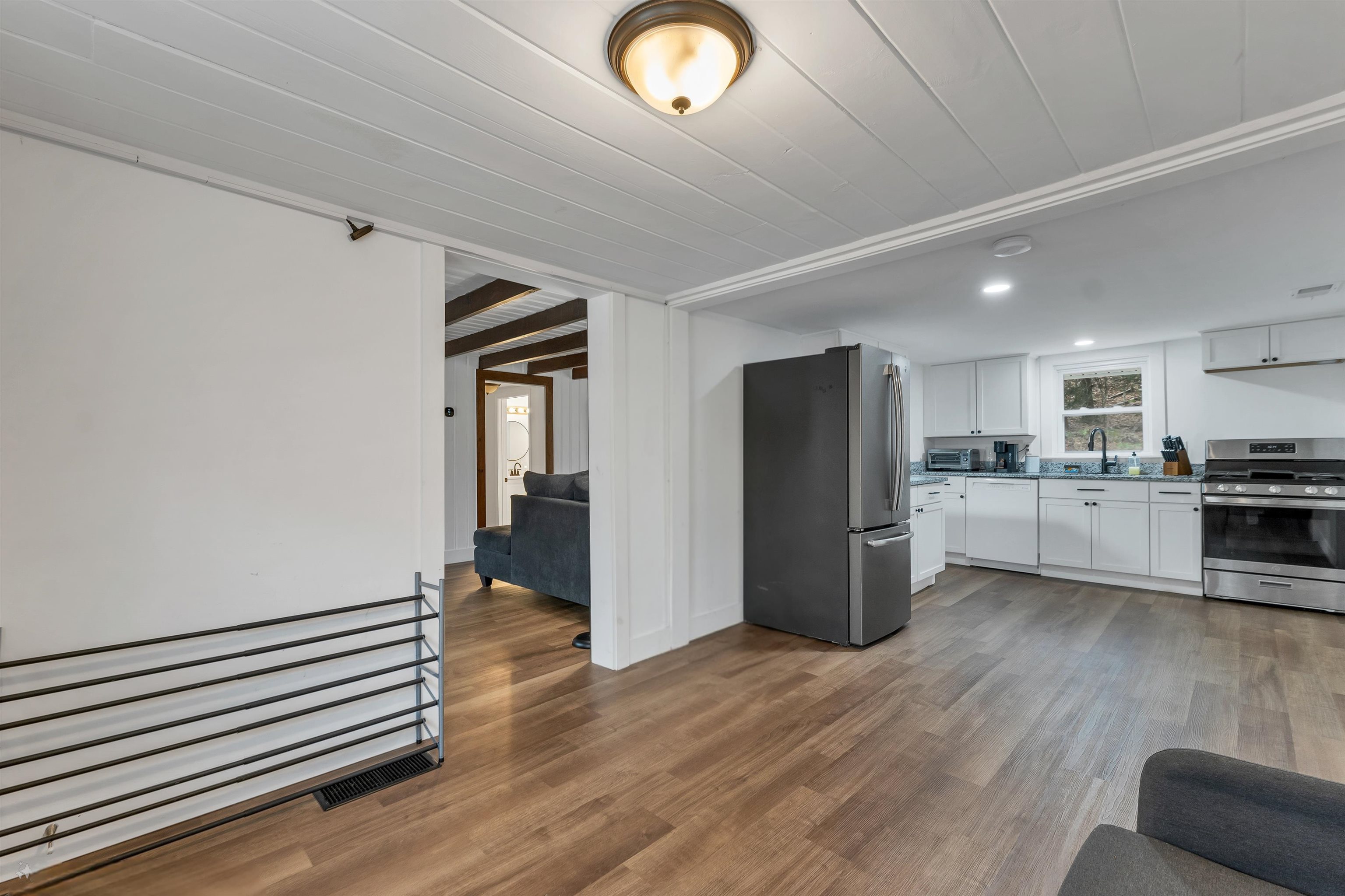 Sunapee, New Hampshire 03782, United States, 2 Bedrooms Bedrooms, ,1 BathroomBathrooms,Residential,Active,241723