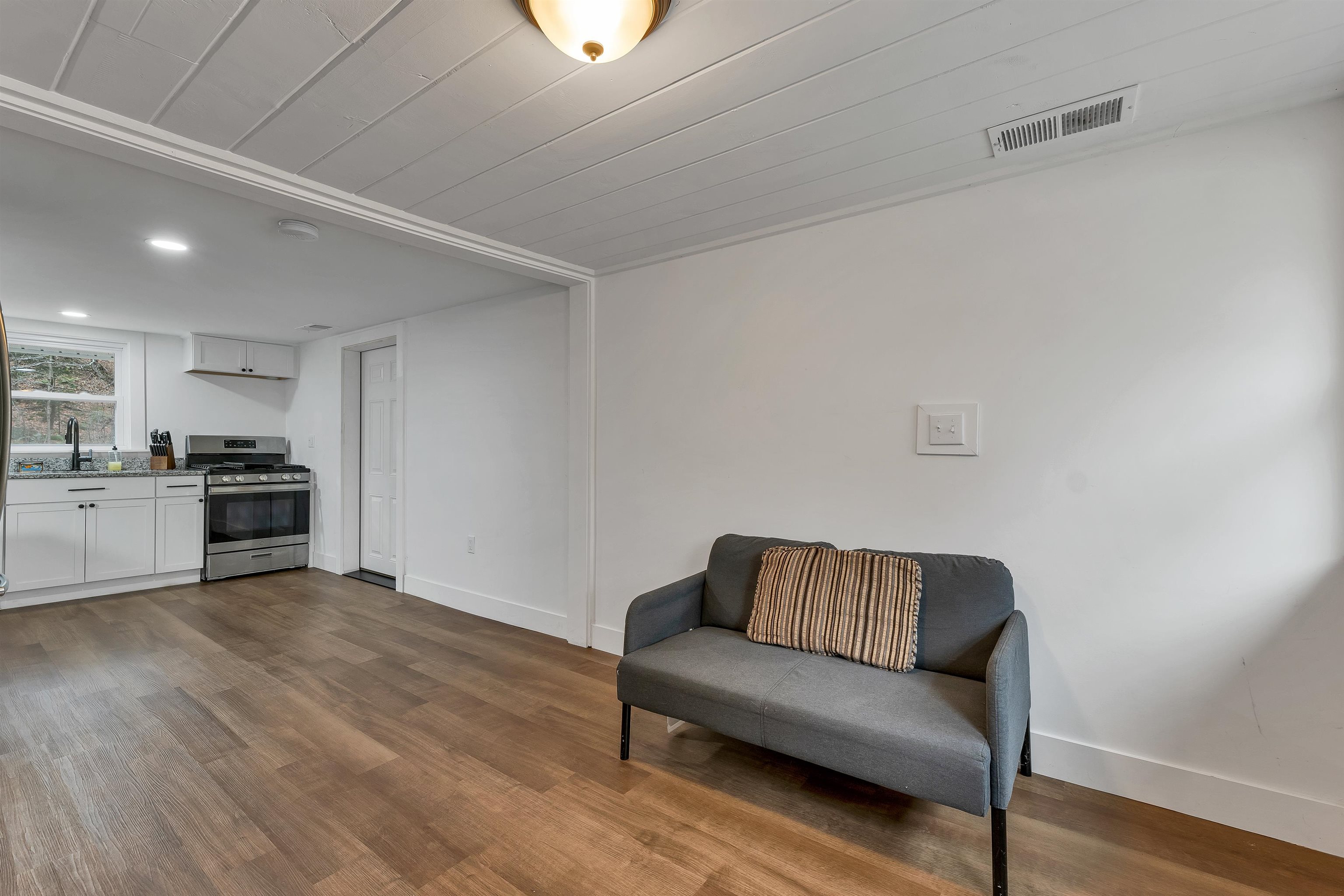 Sunapee, New Hampshire 03782, United States, 2 Bedrooms Bedrooms, ,1 BathroomBathrooms,Residential,Active,241723