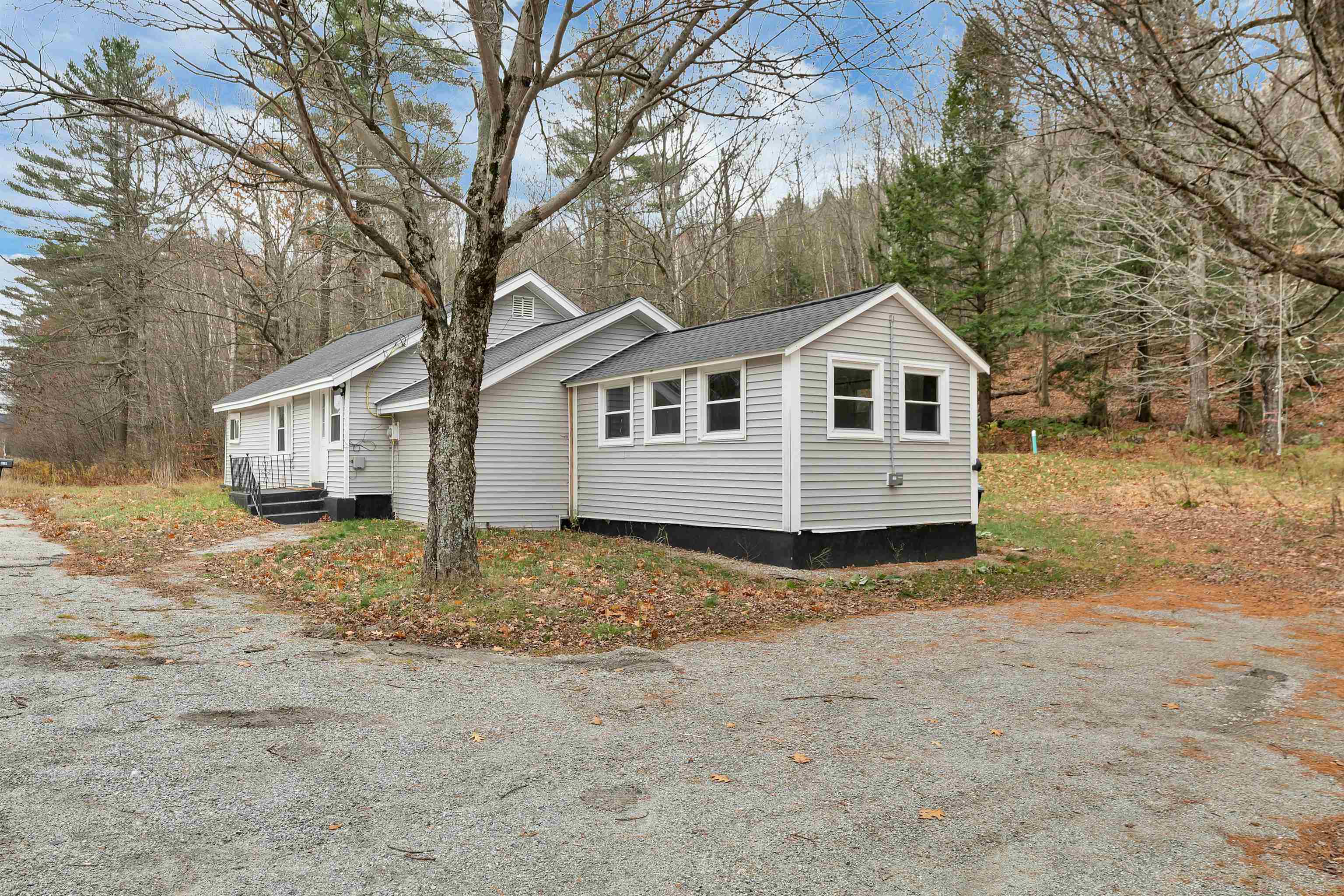 Sunapee, New Hampshire 03782, United States, 2 Bedrooms Bedrooms, ,1 BathroomBathrooms,Residential,Active,241723