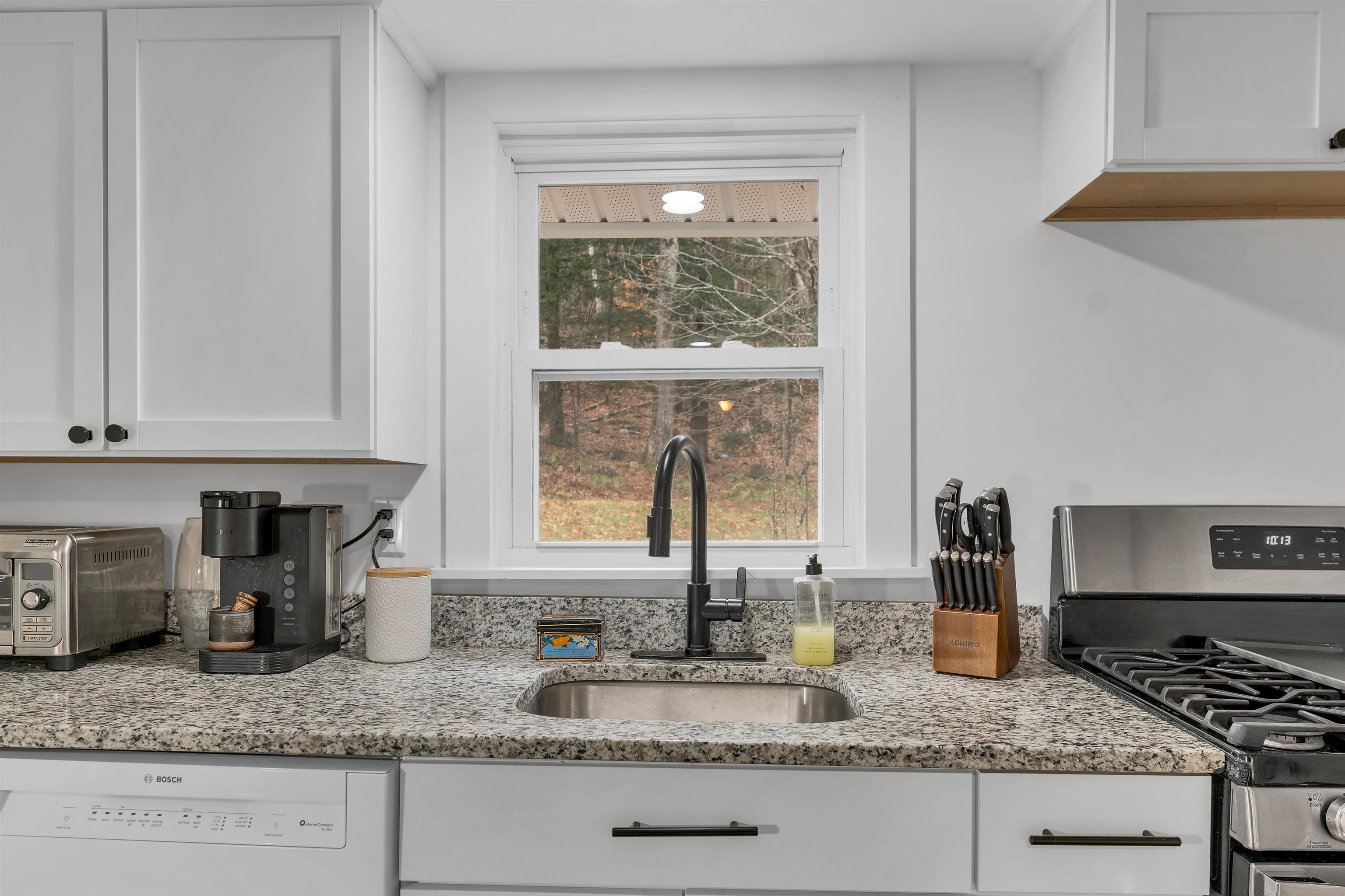 Sunapee, New Hampshire 03782, United States, 2 Bedrooms Bedrooms, ,1 BathroomBathrooms,Residential,Active,241723