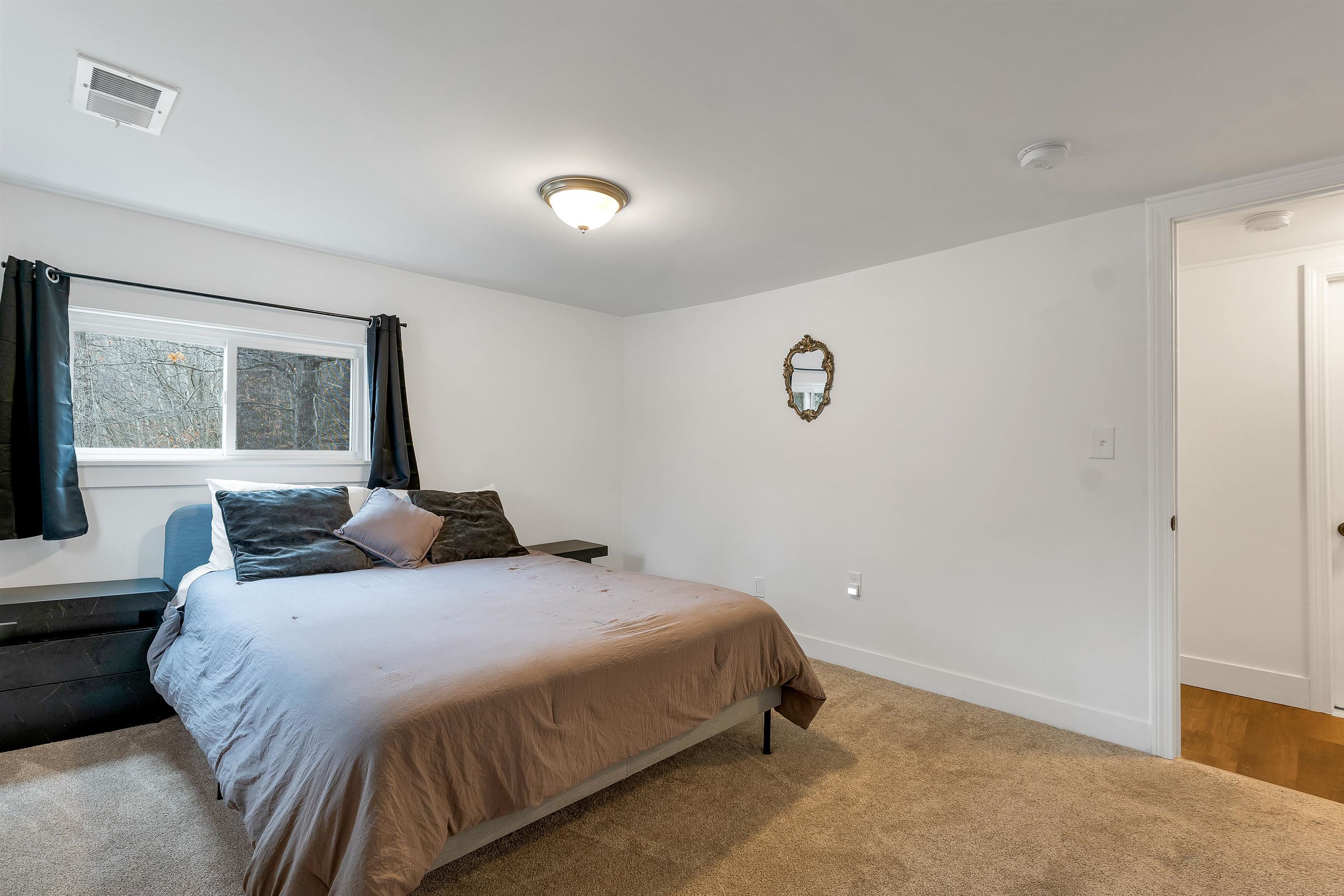 Sunapee, New Hampshire 03782, United States, 2 Bedrooms Bedrooms, ,1 BathroomBathrooms,Residential,Active,241723