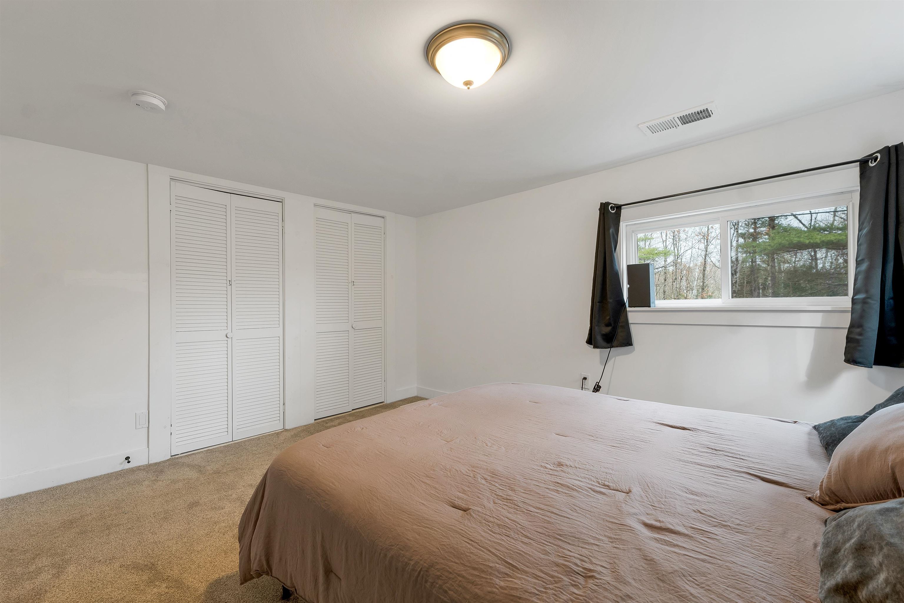 Sunapee, New Hampshire 03782, United States, 2 Bedrooms Bedrooms, ,1 BathroomBathrooms,Residential,Active,241723