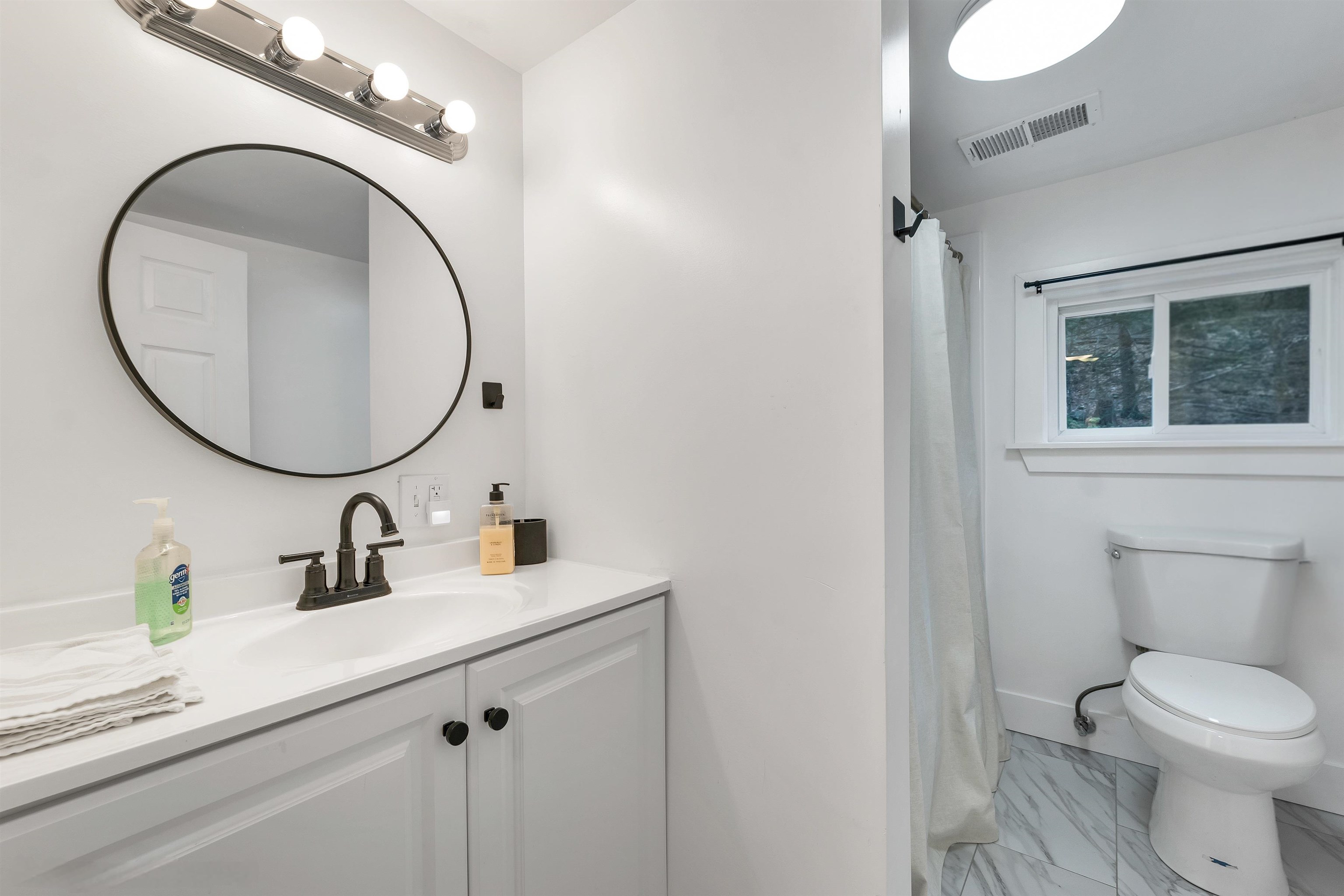 Sunapee, New Hampshire 03782, United States, 2 Bedrooms Bedrooms, ,1 BathroomBathrooms,Residential,Active,241723