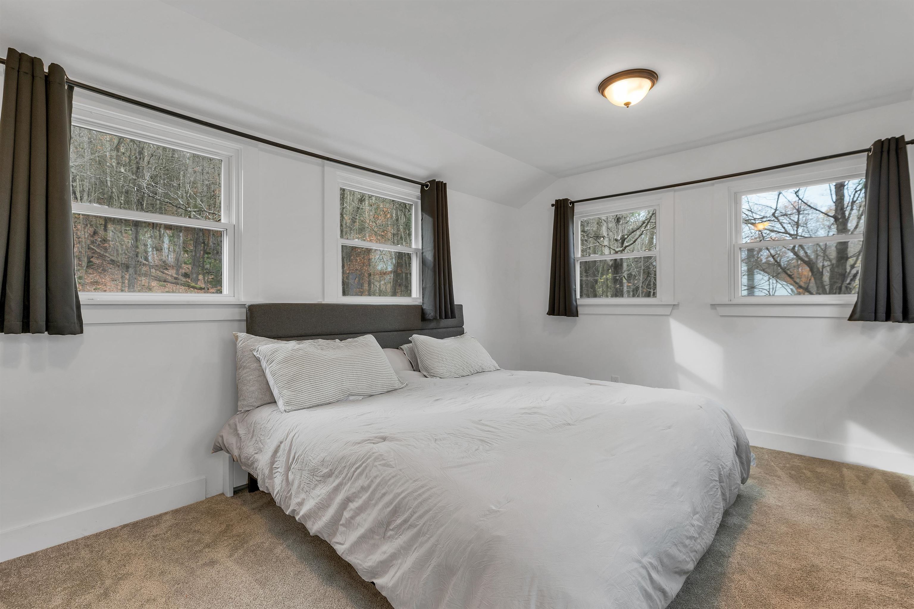 Sunapee, New Hampshire 03782, United States, 2 Bedrooms Bedrooms, ,1 BathroomBathrooms,Residential,Active,241723