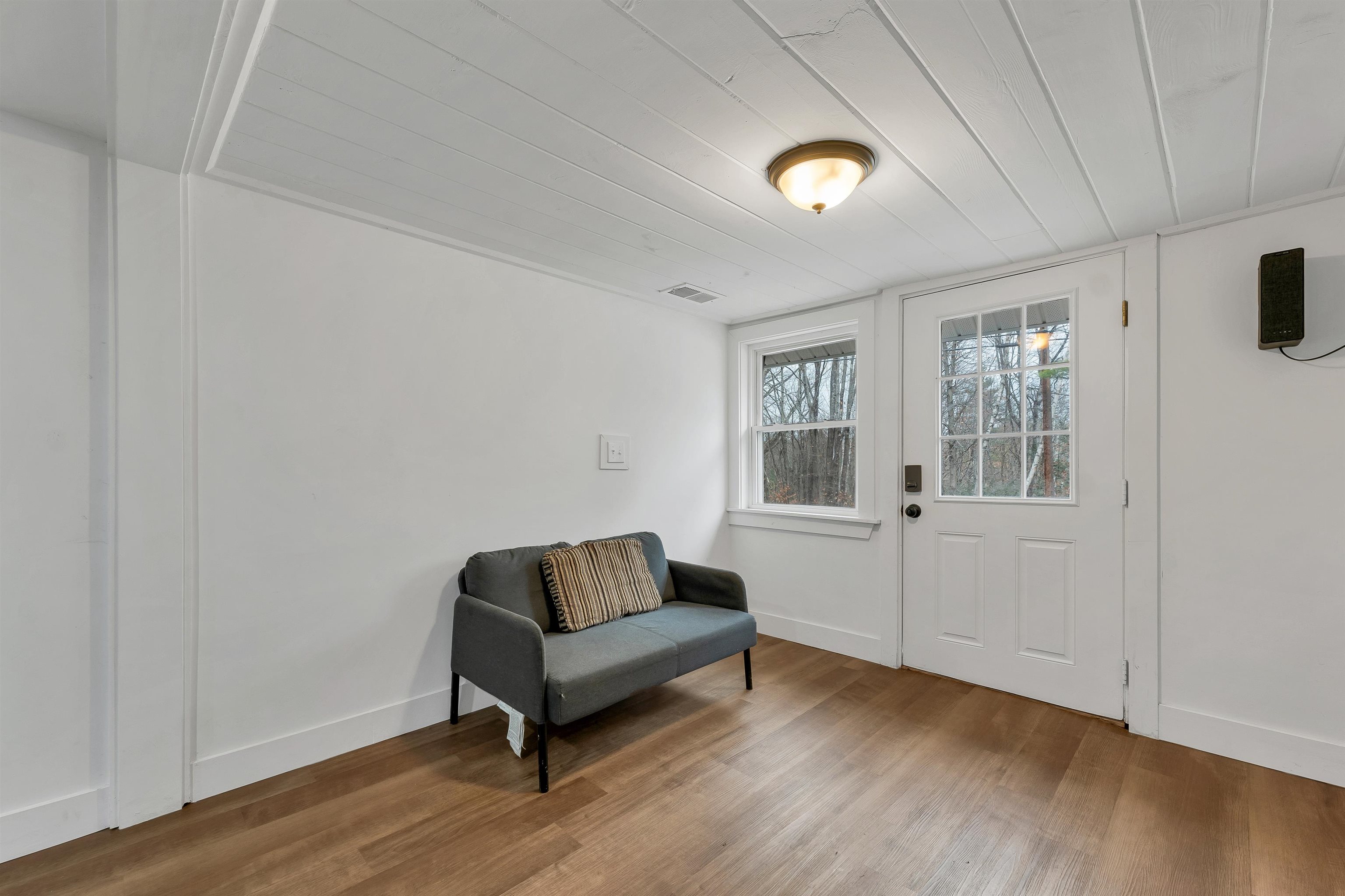 Sunapee, New Hampshire 03782, United States, 2 Bedrooms Bedrooms, ,1 BathroomBathrooms,Residential,Active,241723