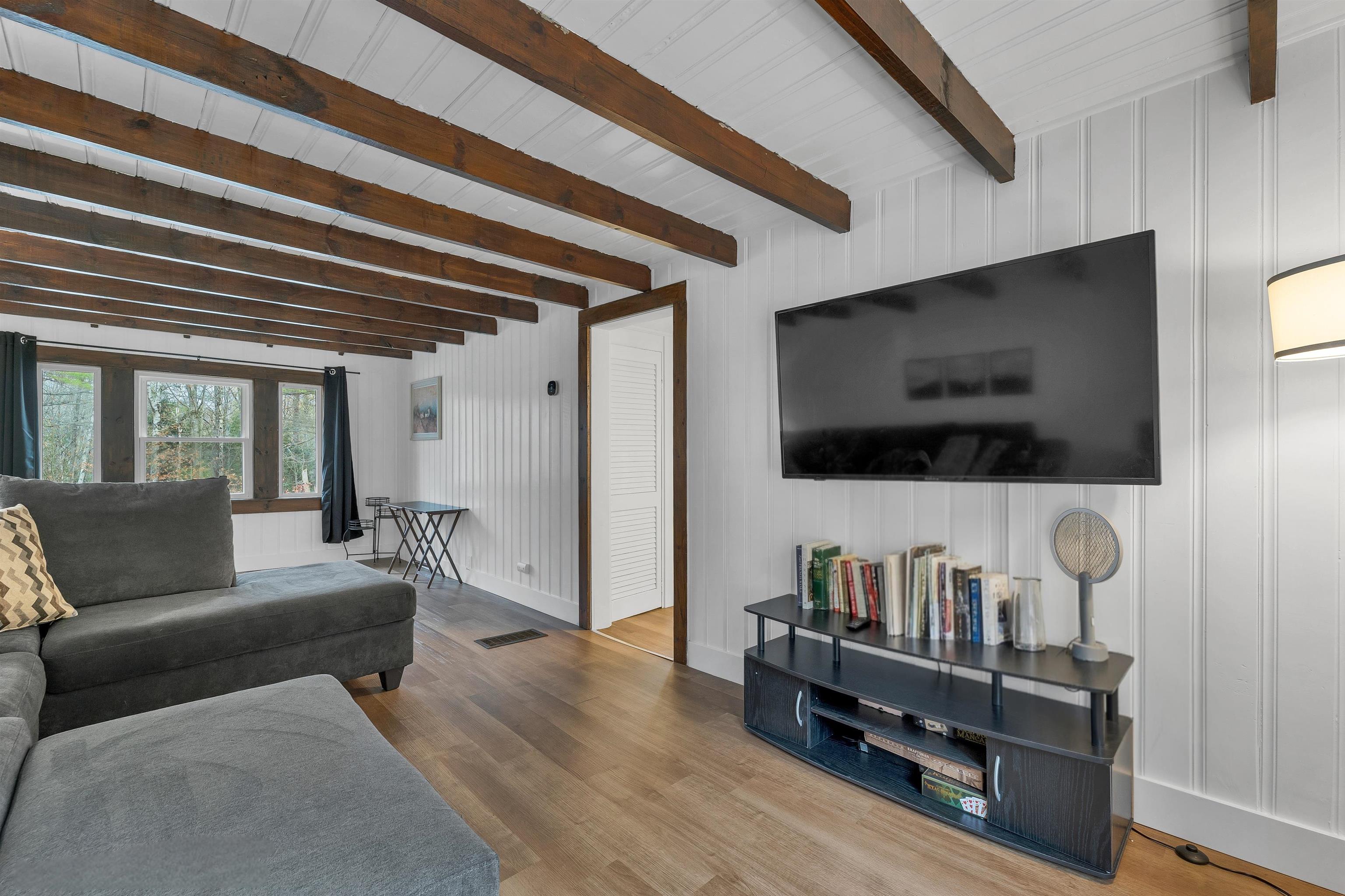 Sunapee, New Hampshire 03782, United States, 2 Bedrooms Bedrooms, ,1 BathroomBathrooms,Residential,Active,241723