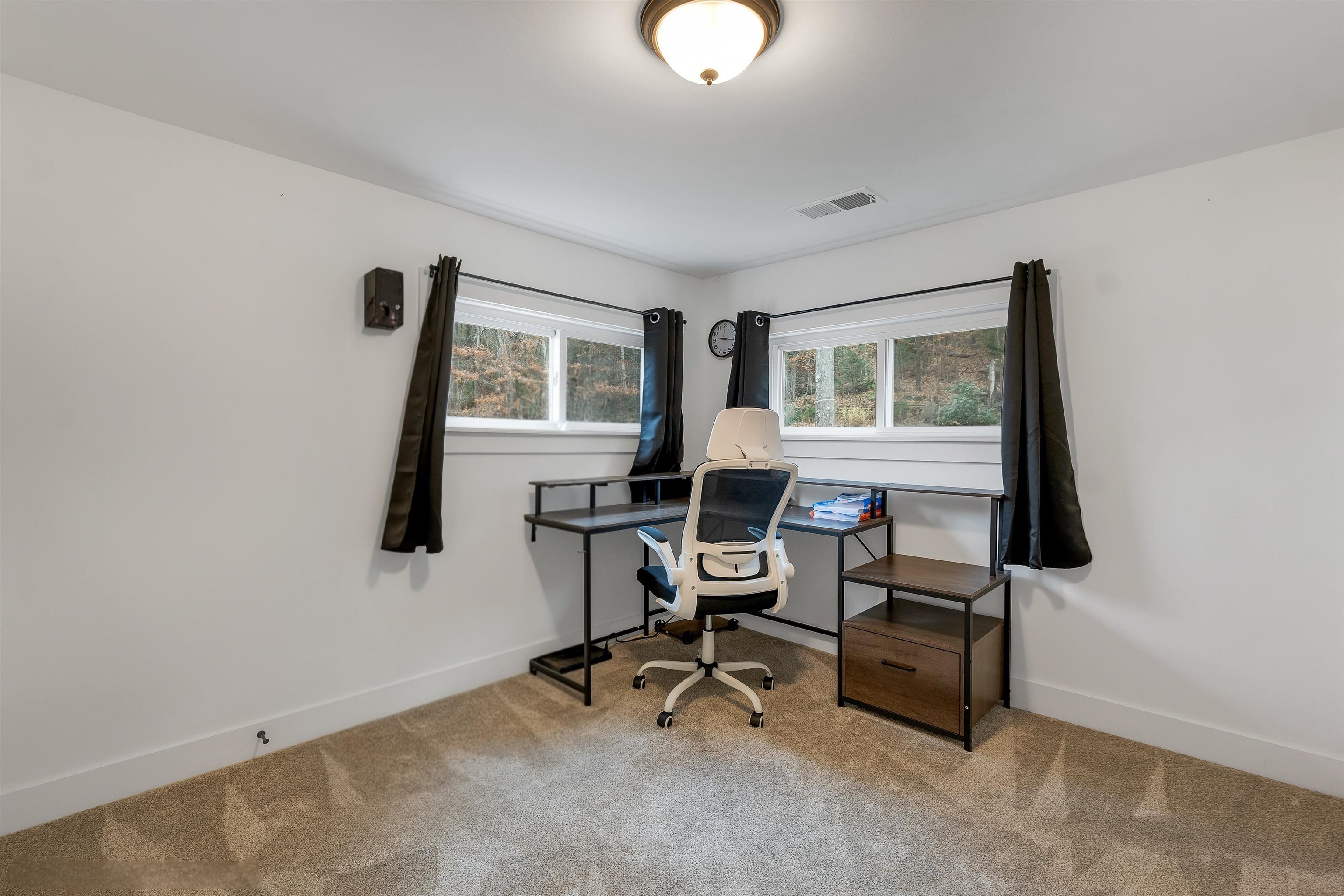 Sunapee, New Hampshire 03782, United States, 2 Bedrooms Bedrooms, ,1 BathroomBathrooms,Residential,Active,241723