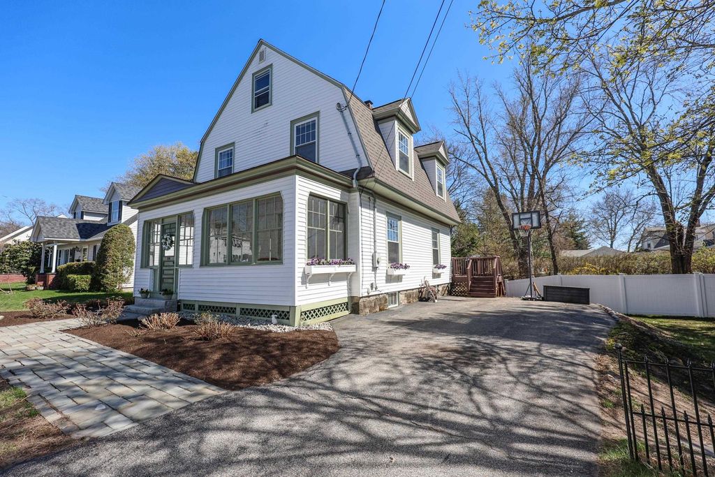 Photo of 279 Sagamore Street, Manchester, NH 03104 (MLS # 5085262)