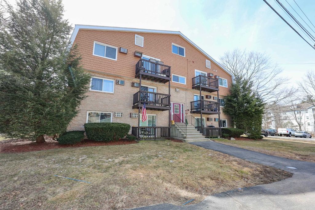 Photo of 310 Brook Village Road #33, Nashua, NH 03062 (MLS # 5080826)