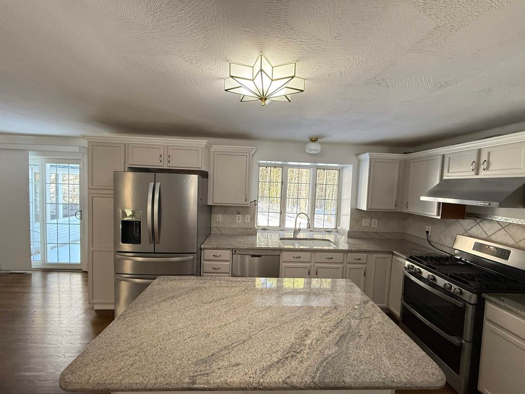 Photo of 149 Tinker Road, Nashua, NH 03063 (MLS # 5072458)