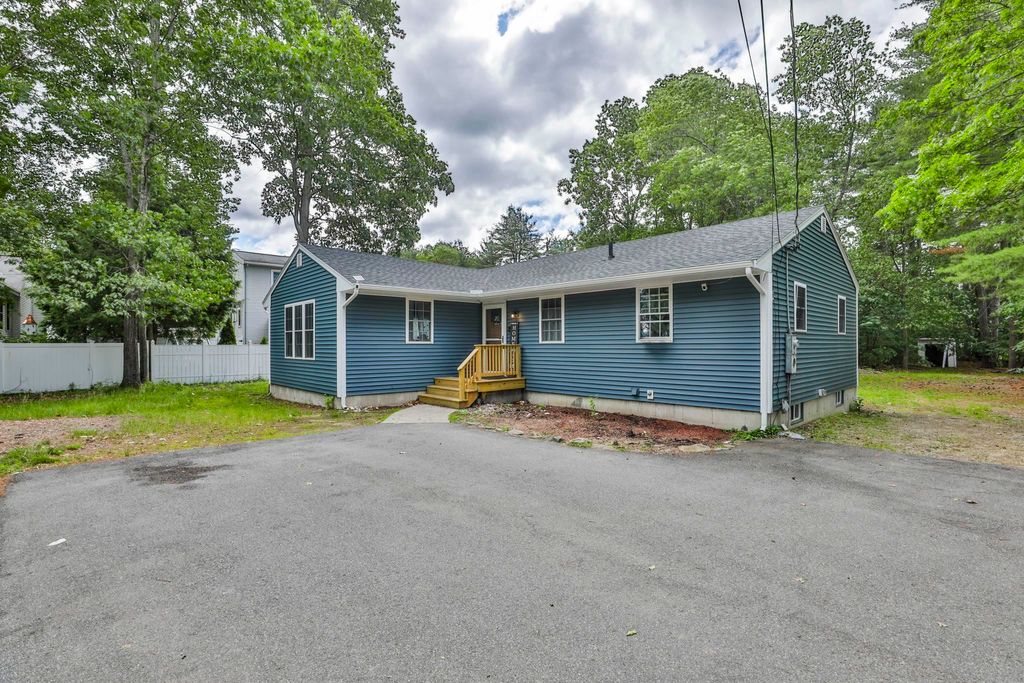 Photo of 668 West Hollis Street, Nashua, NH 03062 (MLS # 5075918)