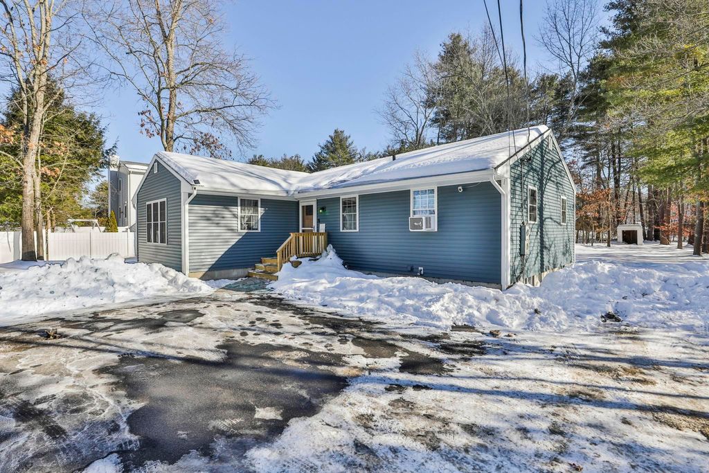 Photo of 668 West Hollis Street, Nashua, NH 03062 (MLS # 5075918)