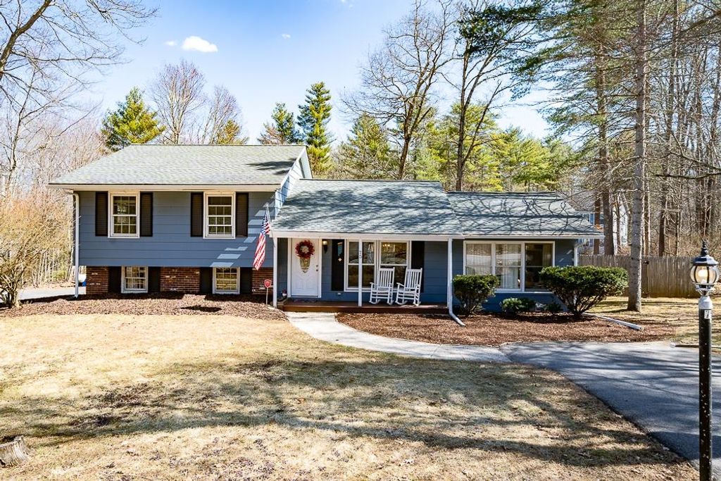 Photo of 75 Hall Road, Londonderry, NH 03053 (MLS # 5081321)