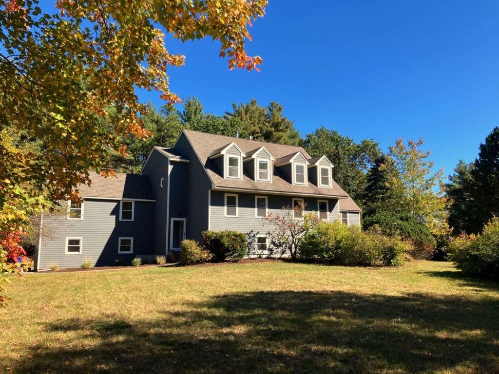 Photo of 4 Quincy Road #A, Londonderry, NH 03053 (MLS # 5063665)