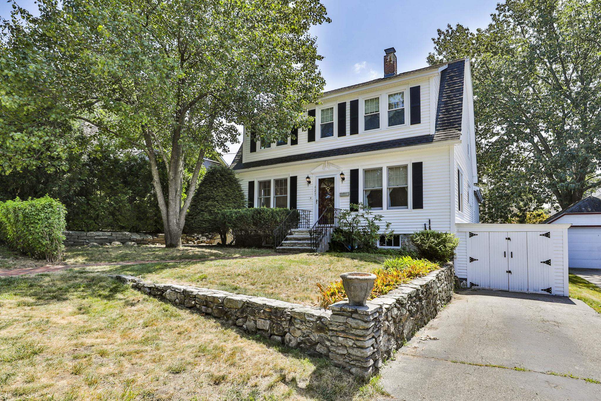 627 Central Street