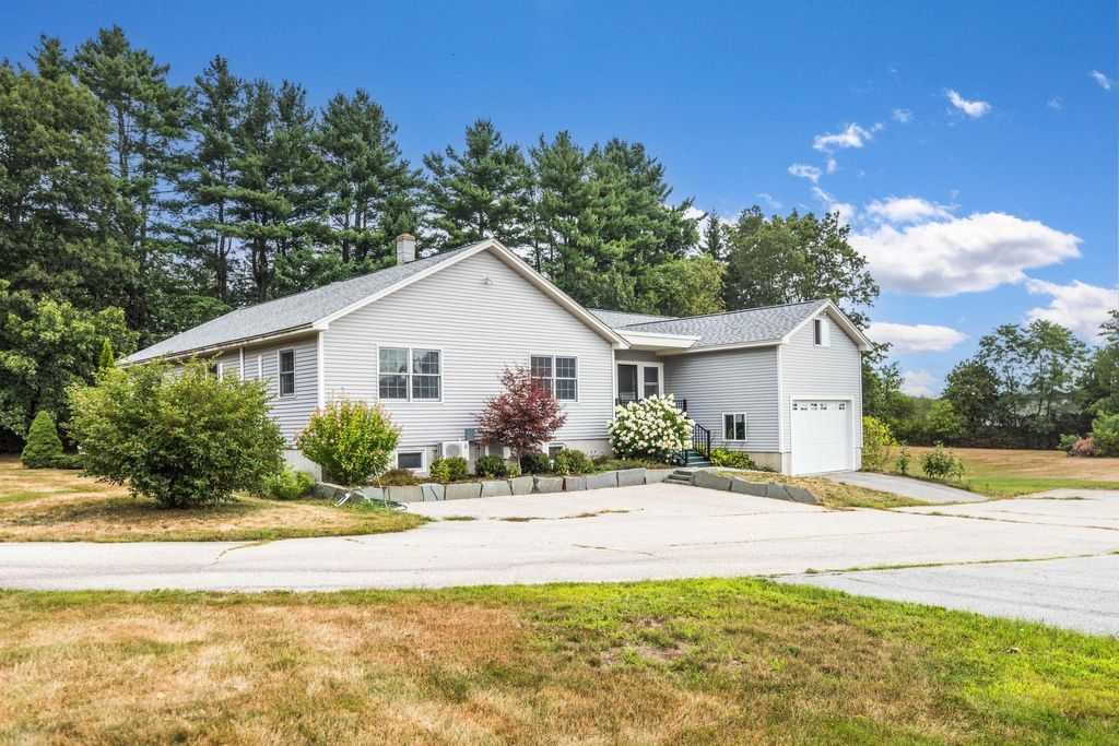 Photo of 4 Smith Well Road, Dover, NH 03820 (MLS # 5059527)