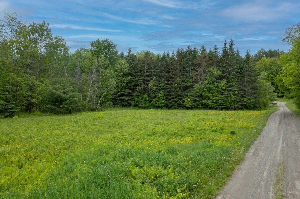 Photo of 929933 W Bath Road, Bath, NH 03740 (MLS # 5051403)
