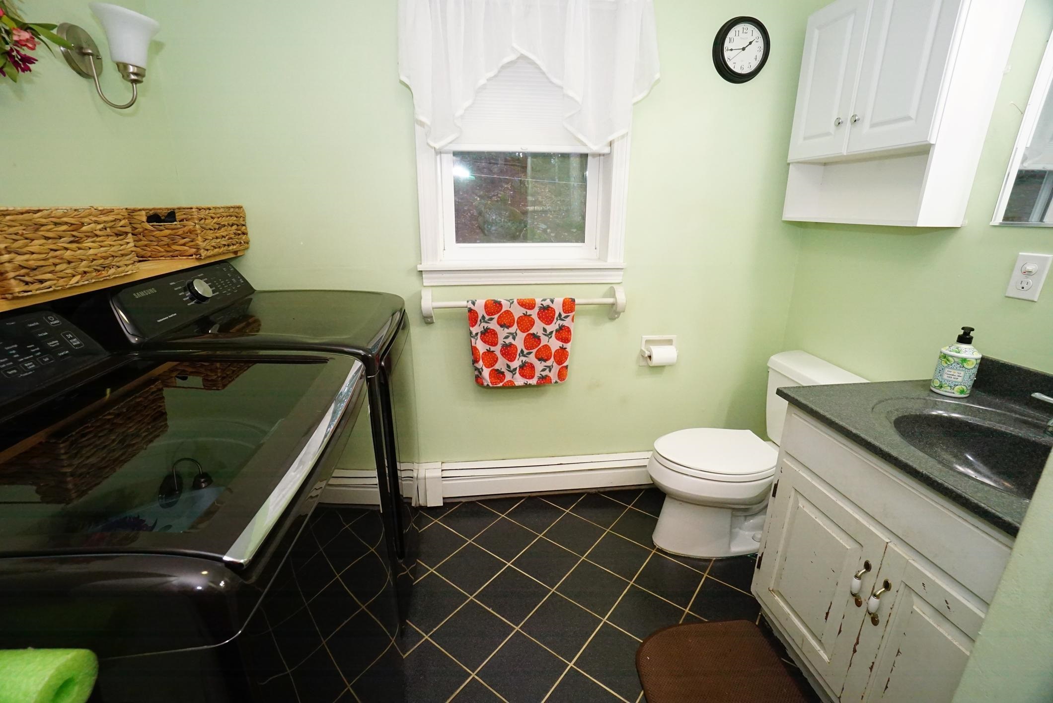 Nottingham, New Hampshire 03290, United States, 4 Bedrooms Bedrooms, ,2 BathroomsBathrooms,Residential,Pending,186007