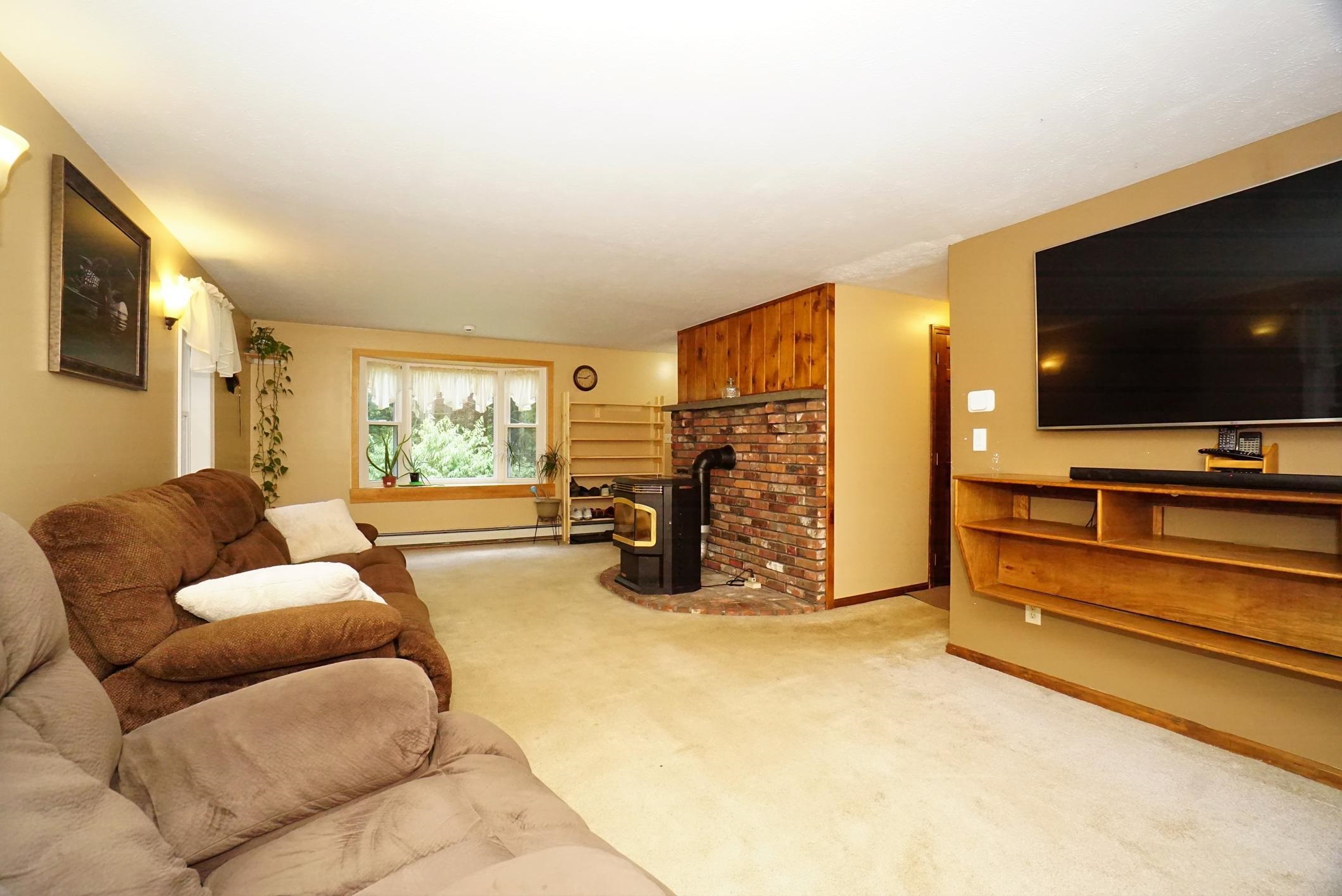 Nottingham, New Hampshire 03290, United States, 4 Bedrooms Bedrooms, ,2 BathroomsBathrooms,Residential,Pending,186007