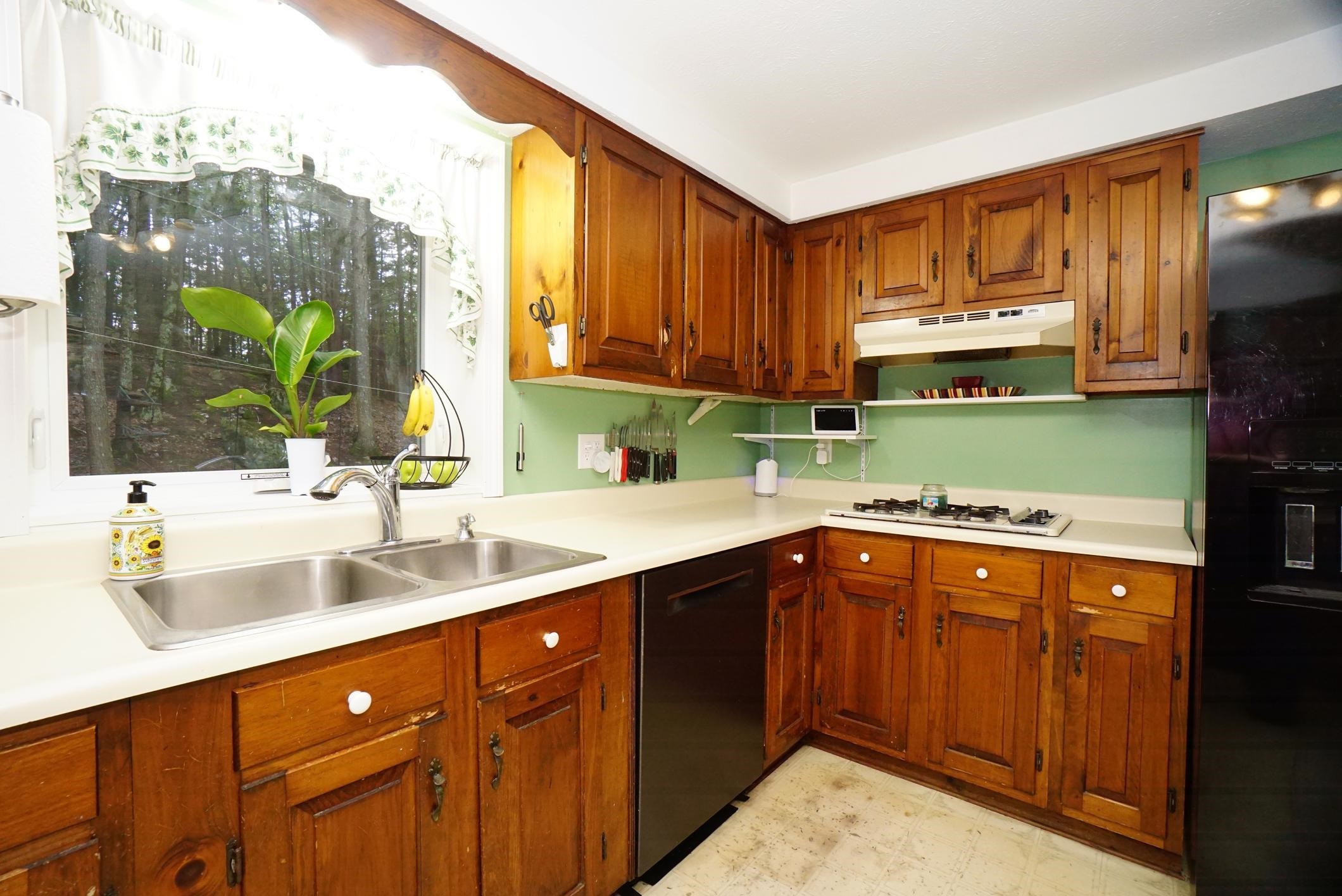 Nottingham, New Hampshire 03290, United States, 4 Bedrooms Bedrooms, ,2 BathroomsBathrooms,Residential,Pending,186007