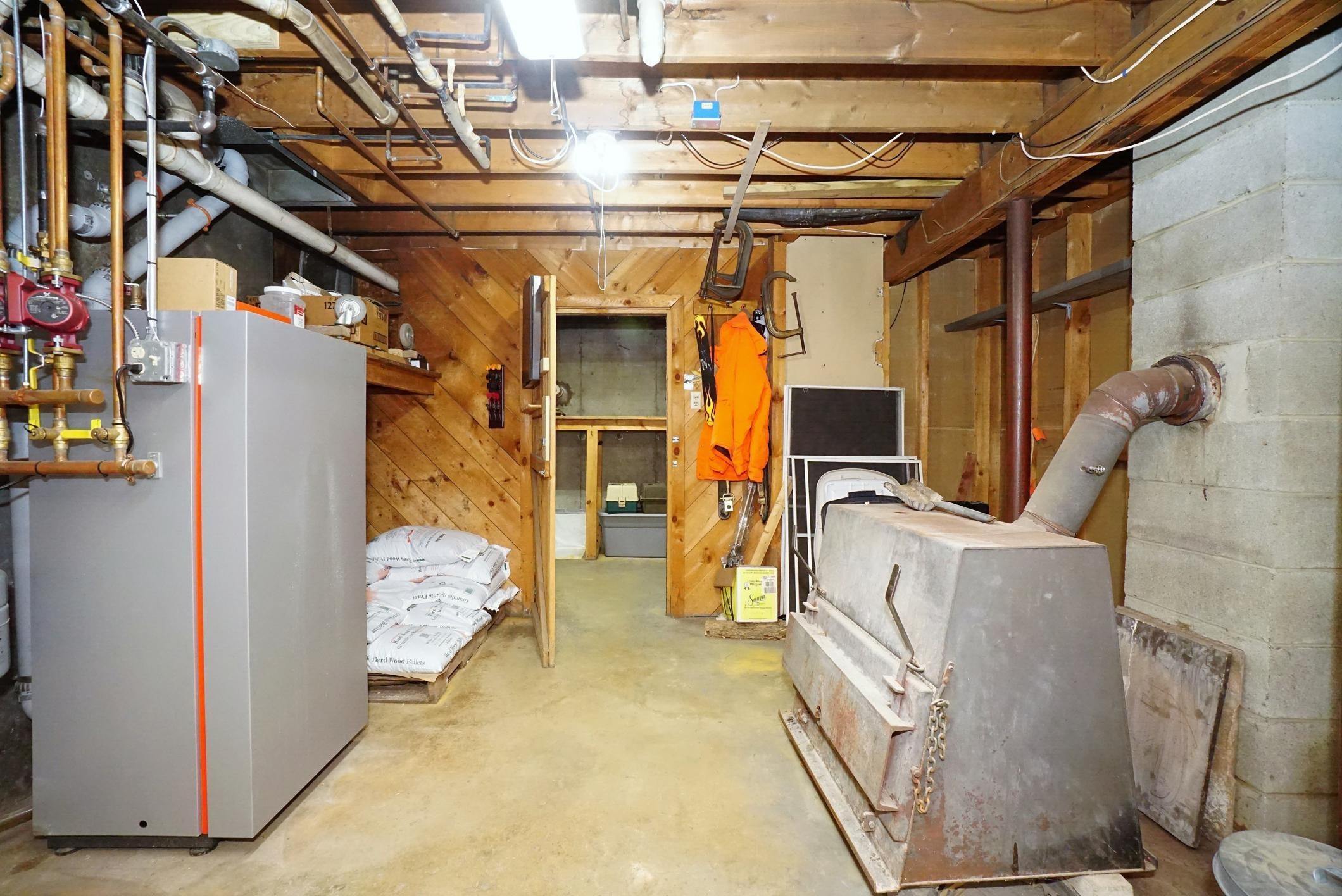 Nottingham, New Hampshire 03290, United States, 4 Bedrooms Bedrooms, ,2 BathroomsBathrooms,Residential,Pending,186007