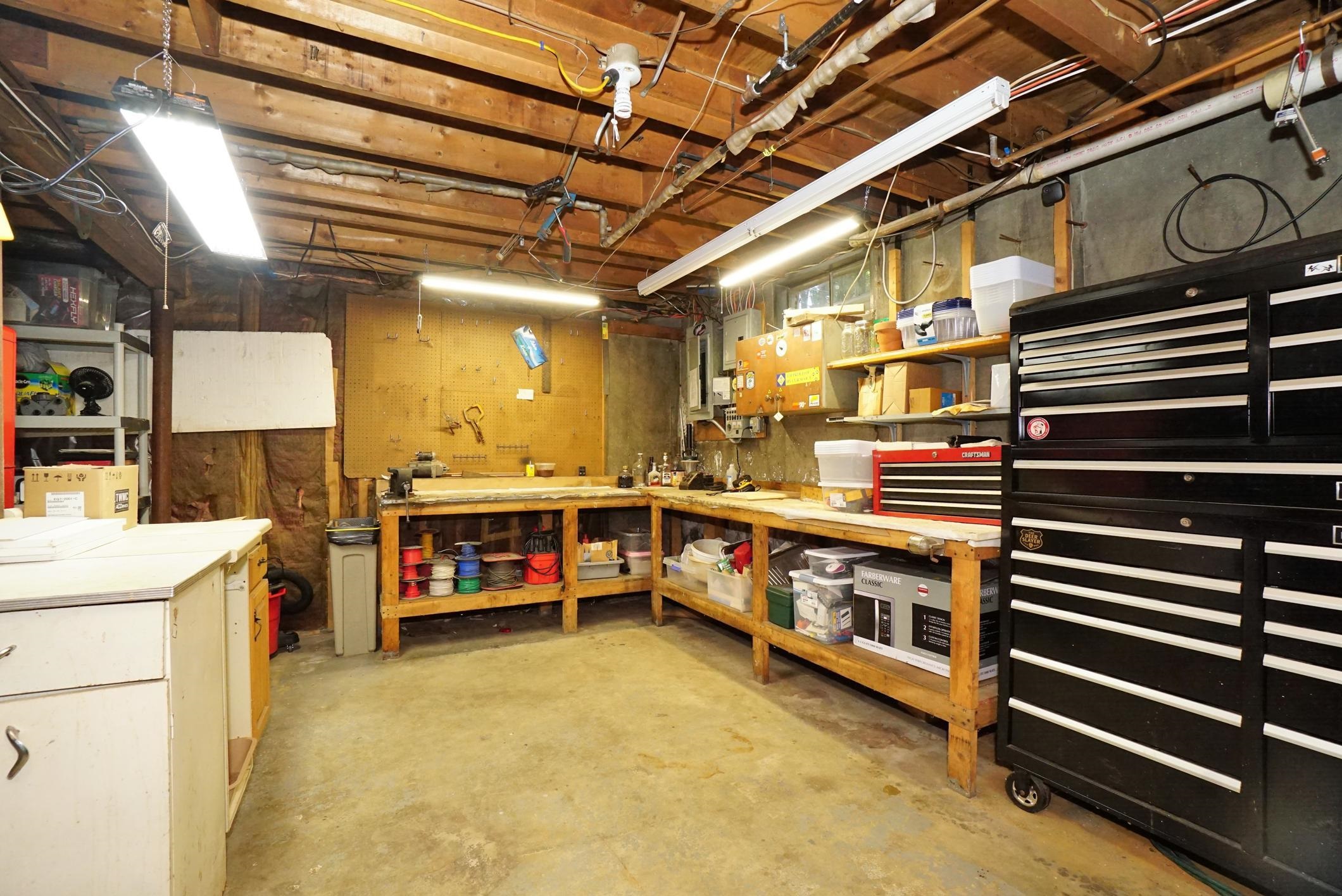 Nottingham, New Hampshire 03290, United States, 4 Bedrooms Bedrooms, ,2 BathroomsBathrooms,Residential,Pending,186007