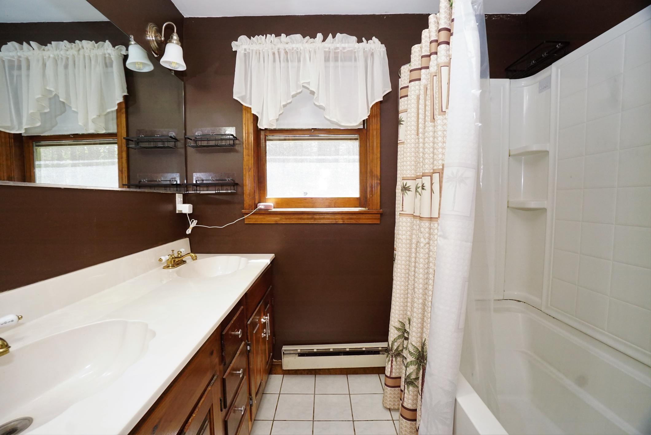 Nottingham, New Hampshire 03290, United States, 4 Bedrooms Bedrooms, ,2 BathroomsBathrooms,Residential,Pending,186007