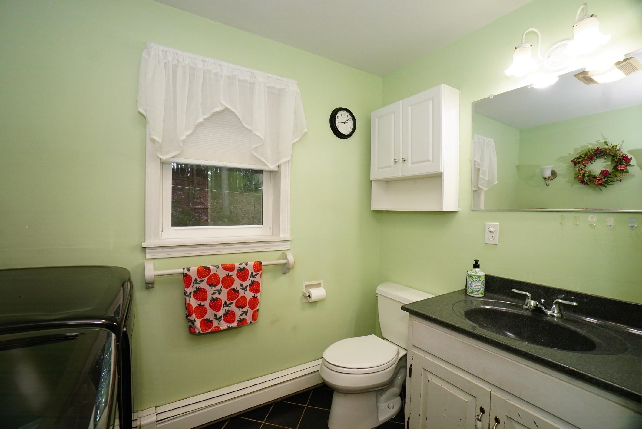 Nottingham, New Hampshire 03290, United States, 4 Bedrooms Bedrooms, ,2 BathroomsBathrooms,Residential,Pending,186007