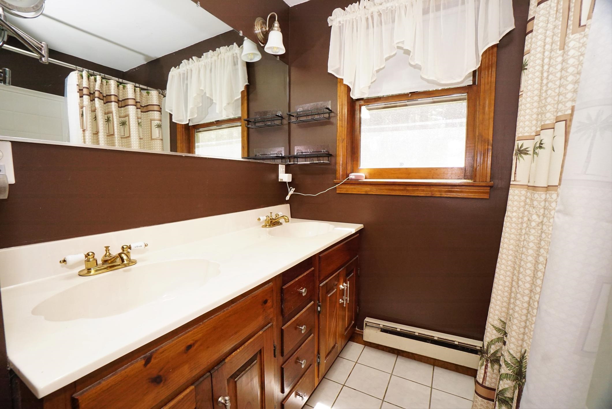 Nottingham, New Hampshire 03290, United States, 4 Bedrooms Bedrooms, ,2 BathroomsBathrooms,Residential,Pending,186007