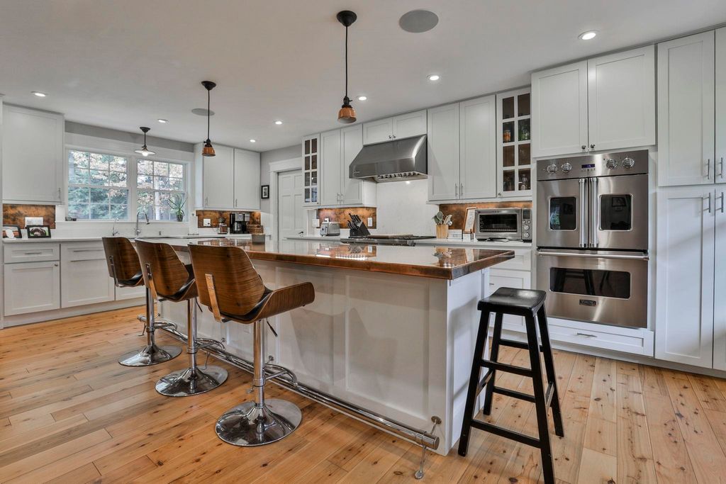 Photo of 80 Wendover Way, Bedford, NH 03110 (MLS # 5067779)