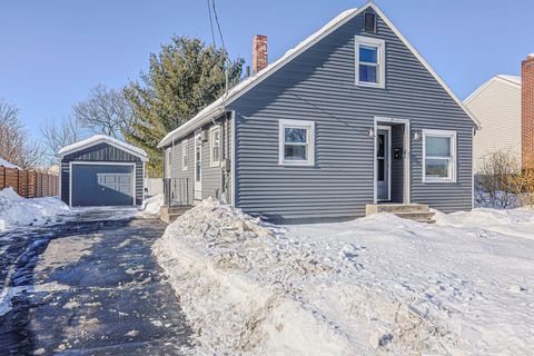 Photo of 7 Mount Vernon Street, Nashua, NH 03064 (MLS # 5075670)