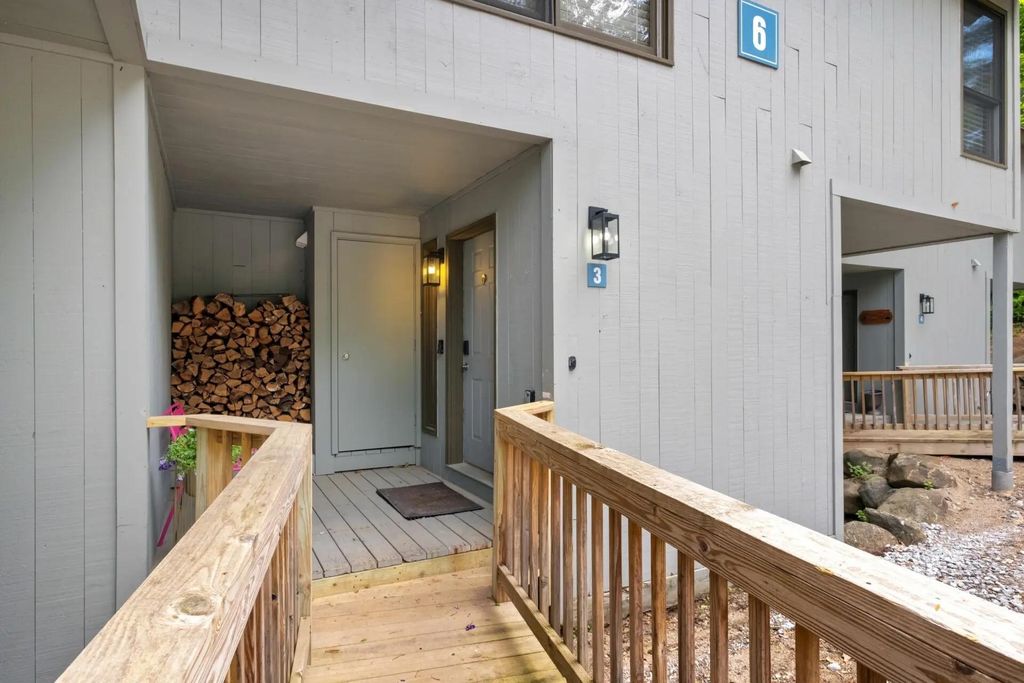 Photo of 6 Ridge Road, Lincoln, NH 03251 (MLS # 5090008)