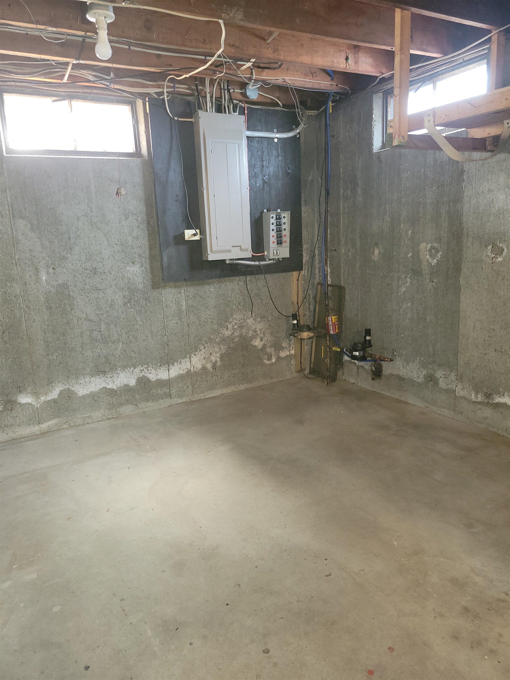 Pembroke, New Hampshire 03275, United States, 4 Bedrooms Bedrooms, ,2 BathroomsBathrooms,Residential,Active,94768