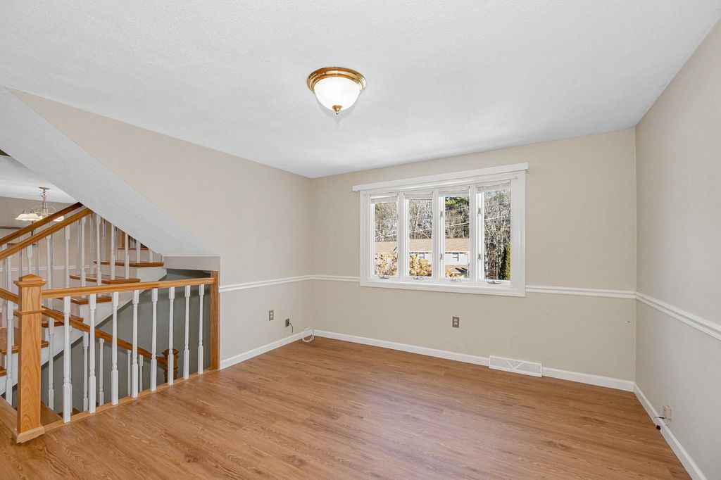 Photo of 25 Robinhood Road, Nashua, NH 03062 (MLS # 5073794)