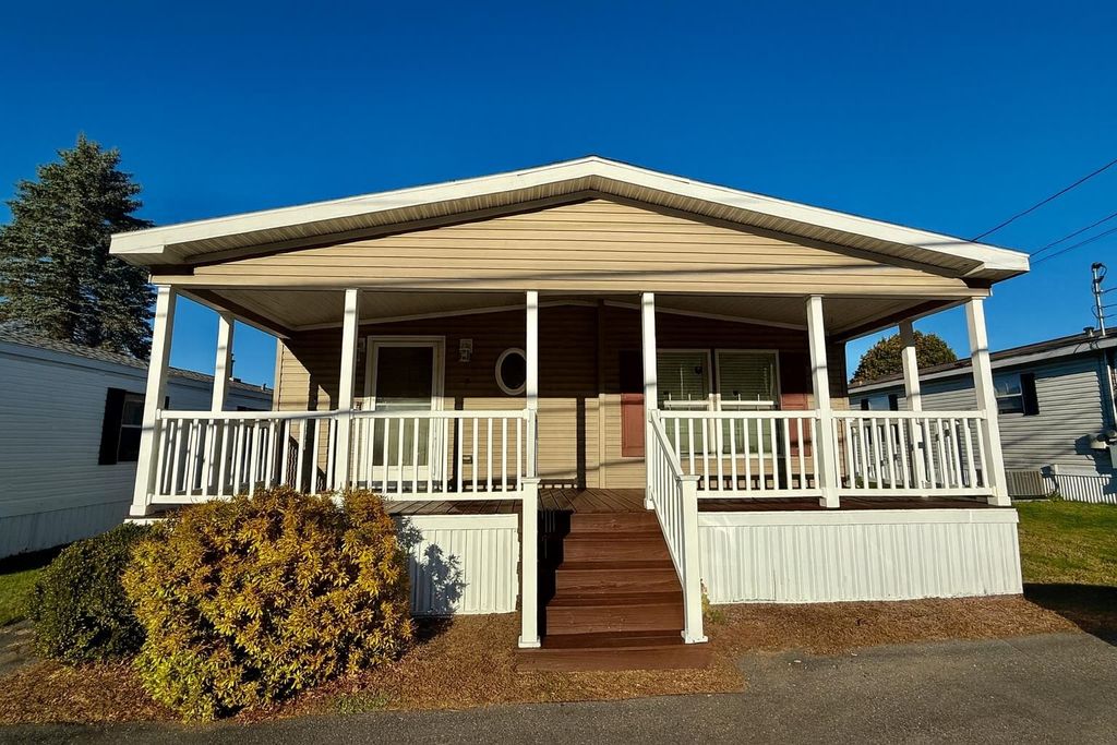 Photo of 30 Kendall Pond Road #7, Derry, NH 03038 (MLS # 5066841)