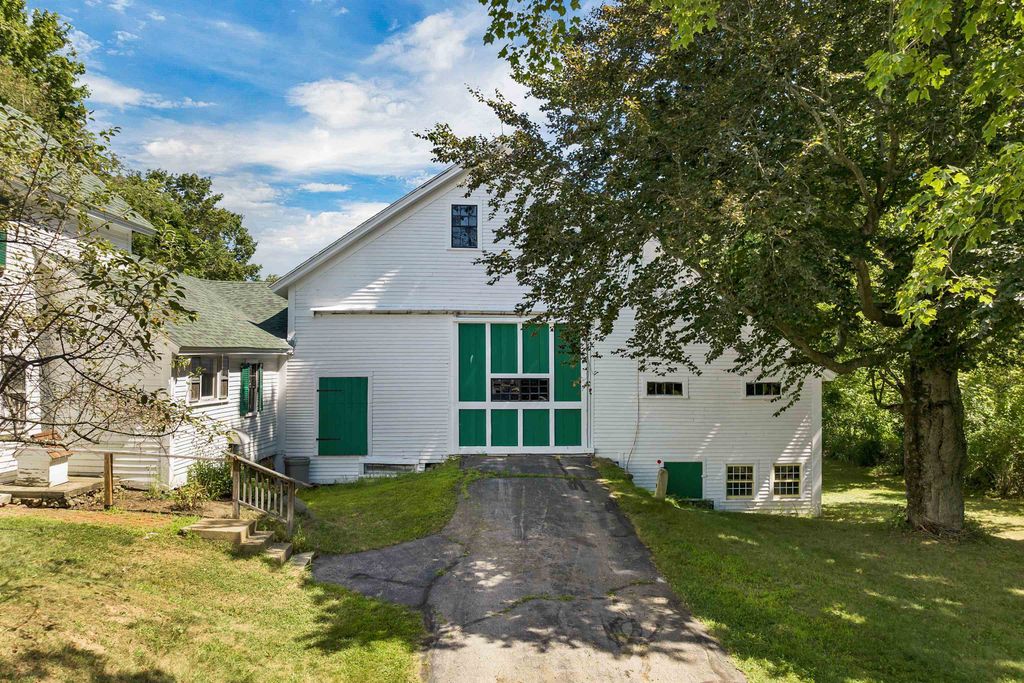 Photo of 110 Main Street, Pittsfield, NH 03263 (MLS # 5056703)