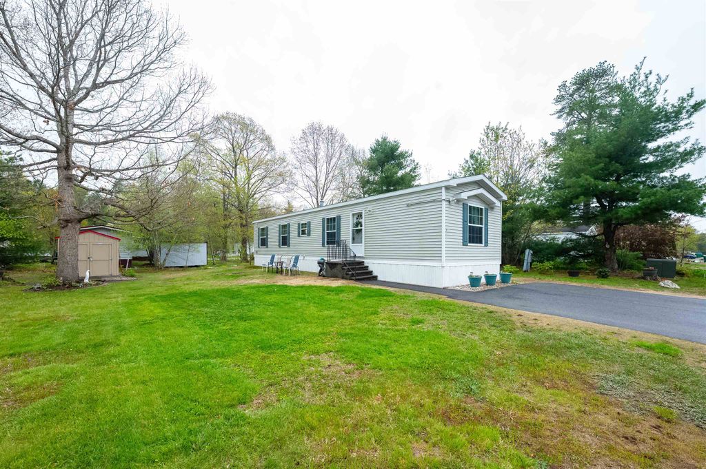 Photo of 7 D'amours Avenue, Rochester, NH 03839 (MLS # 5089086)