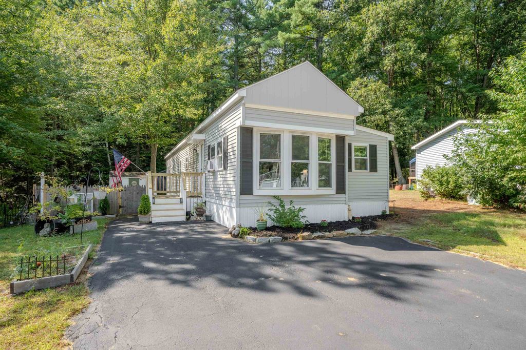 Photo of 26 Roland Drive, Allenstown, NH 03275 (MLS # 5060866)