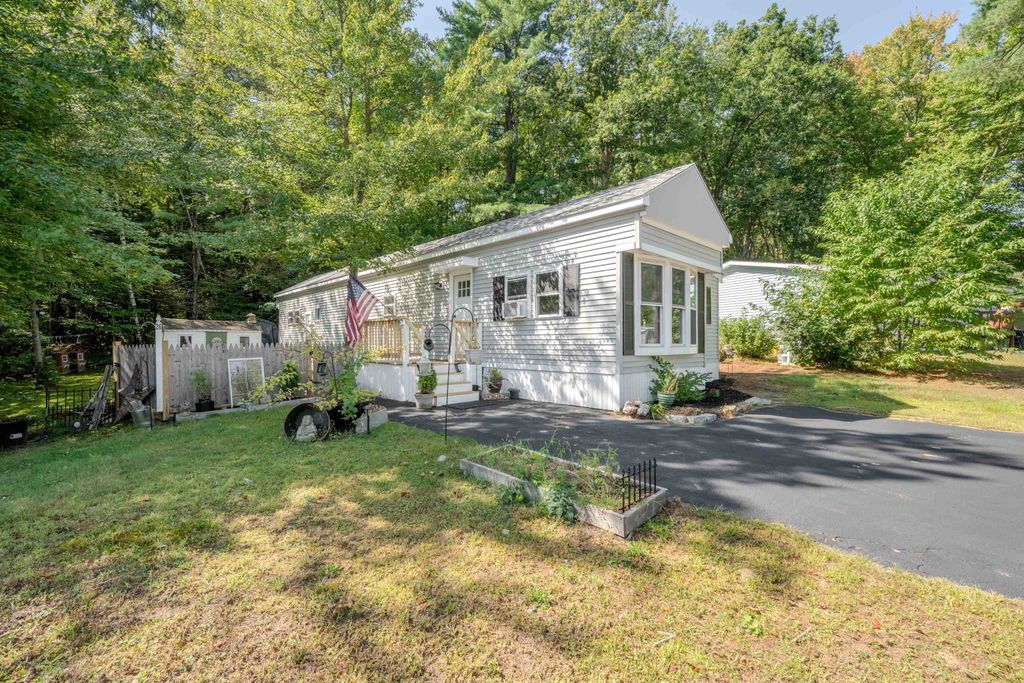 Photo of 26 Roland Drive, Allenstown, NH 03275 (MLS # 5060866)